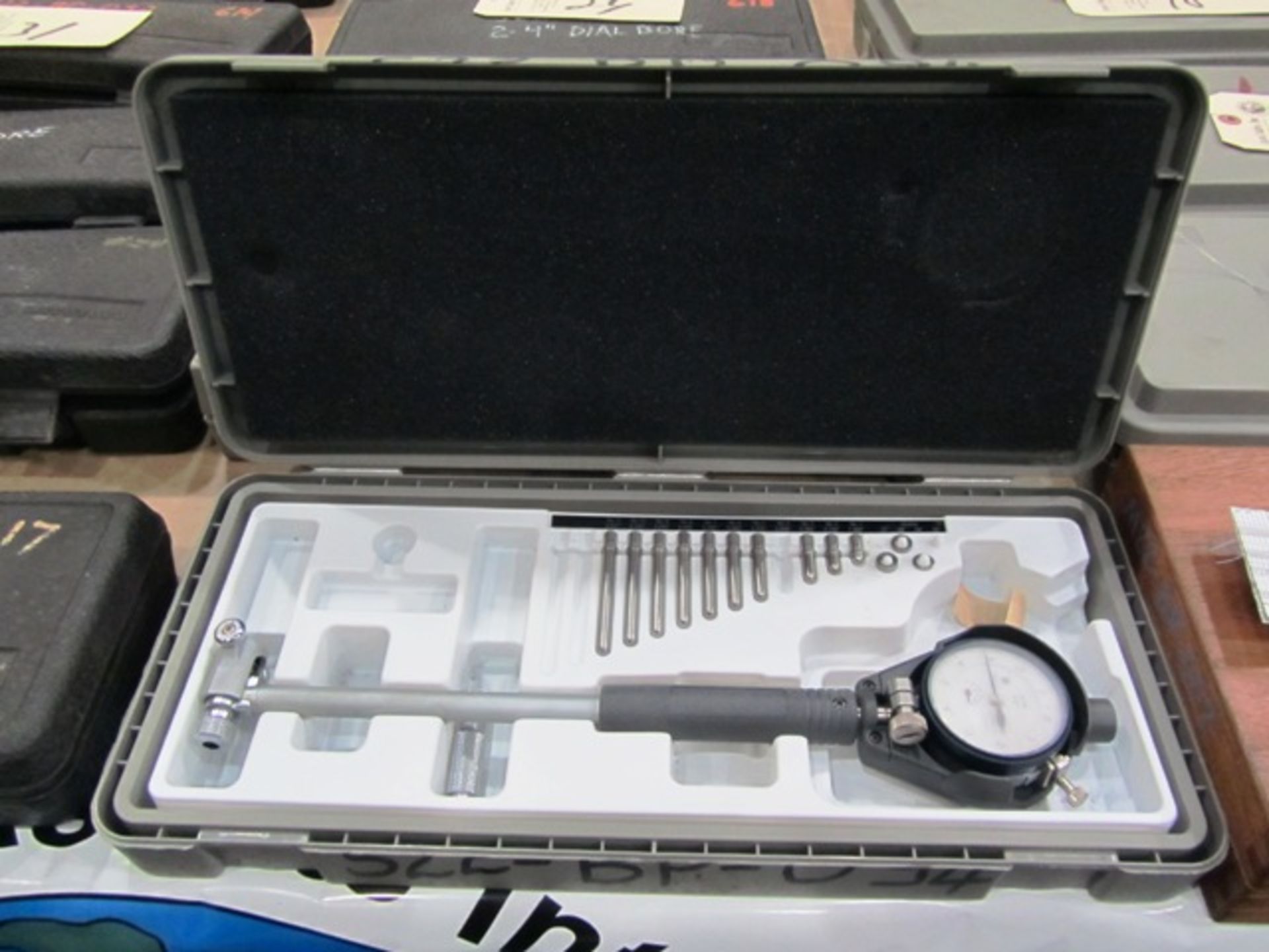 Mitutoyo 2''-6'' Dial Bore Gauge