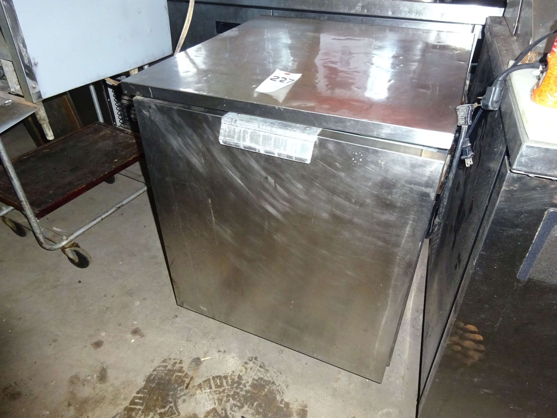 DELFIELD 27" REFRIGERATOR ON WHEELS (WORKS)