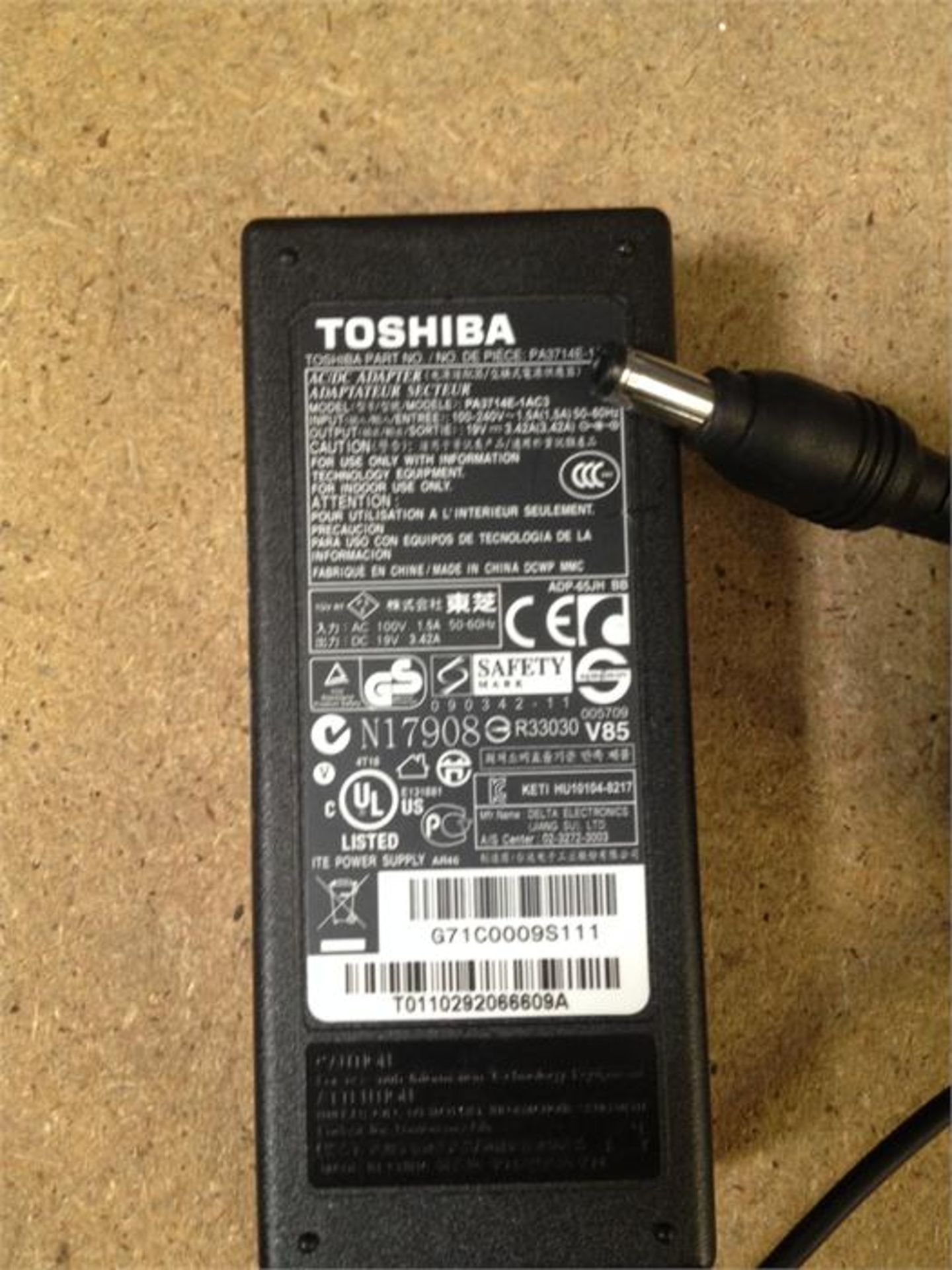 ASR1152 Toshiba PA3714E-1AC3 19V 3.42A Power Adapt