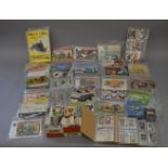 Good quantity of assorted tea cards and related items including Lyons and Brooke Bond,