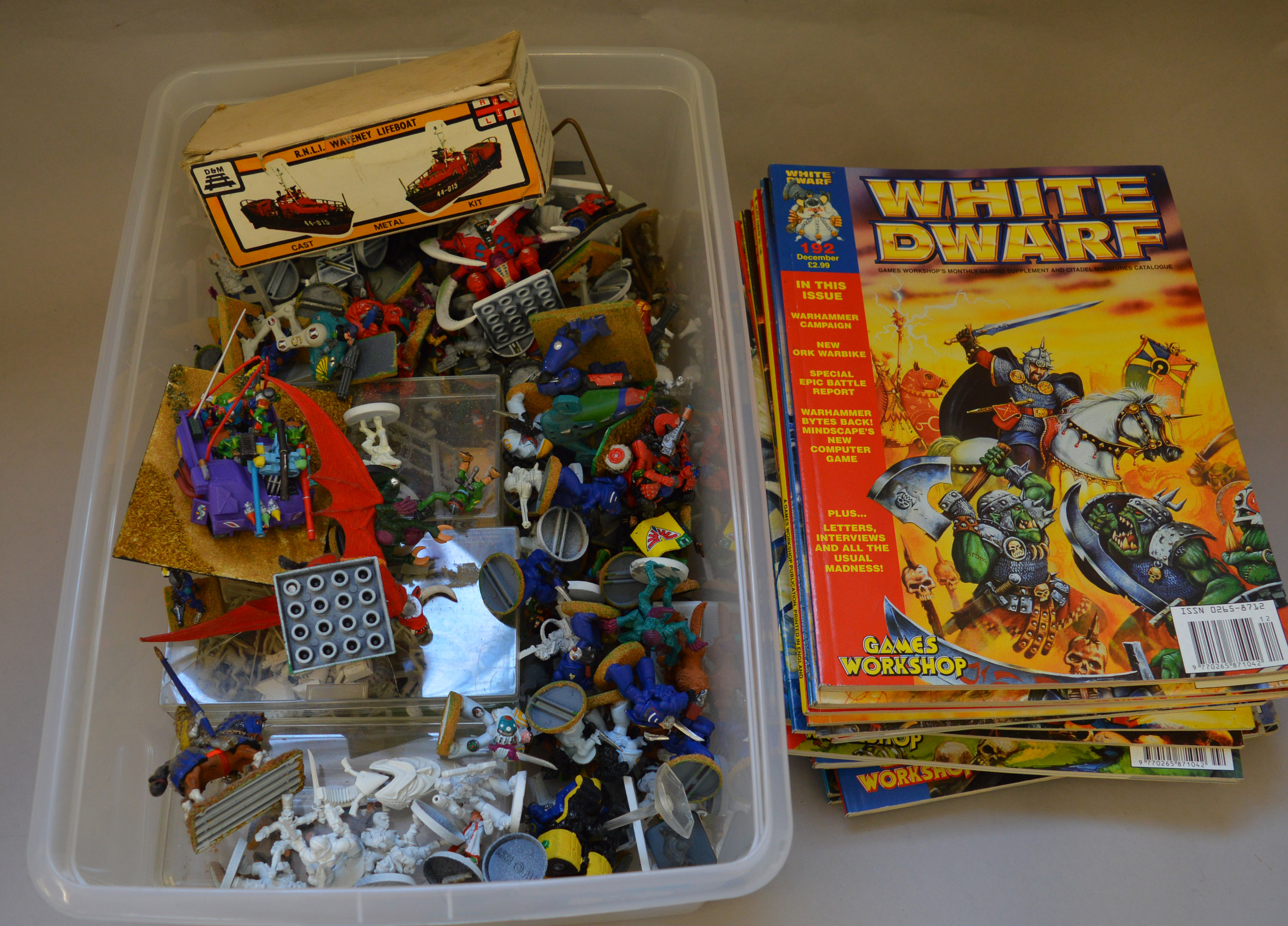 Quantity of Games Workshop and similar figures and magazines