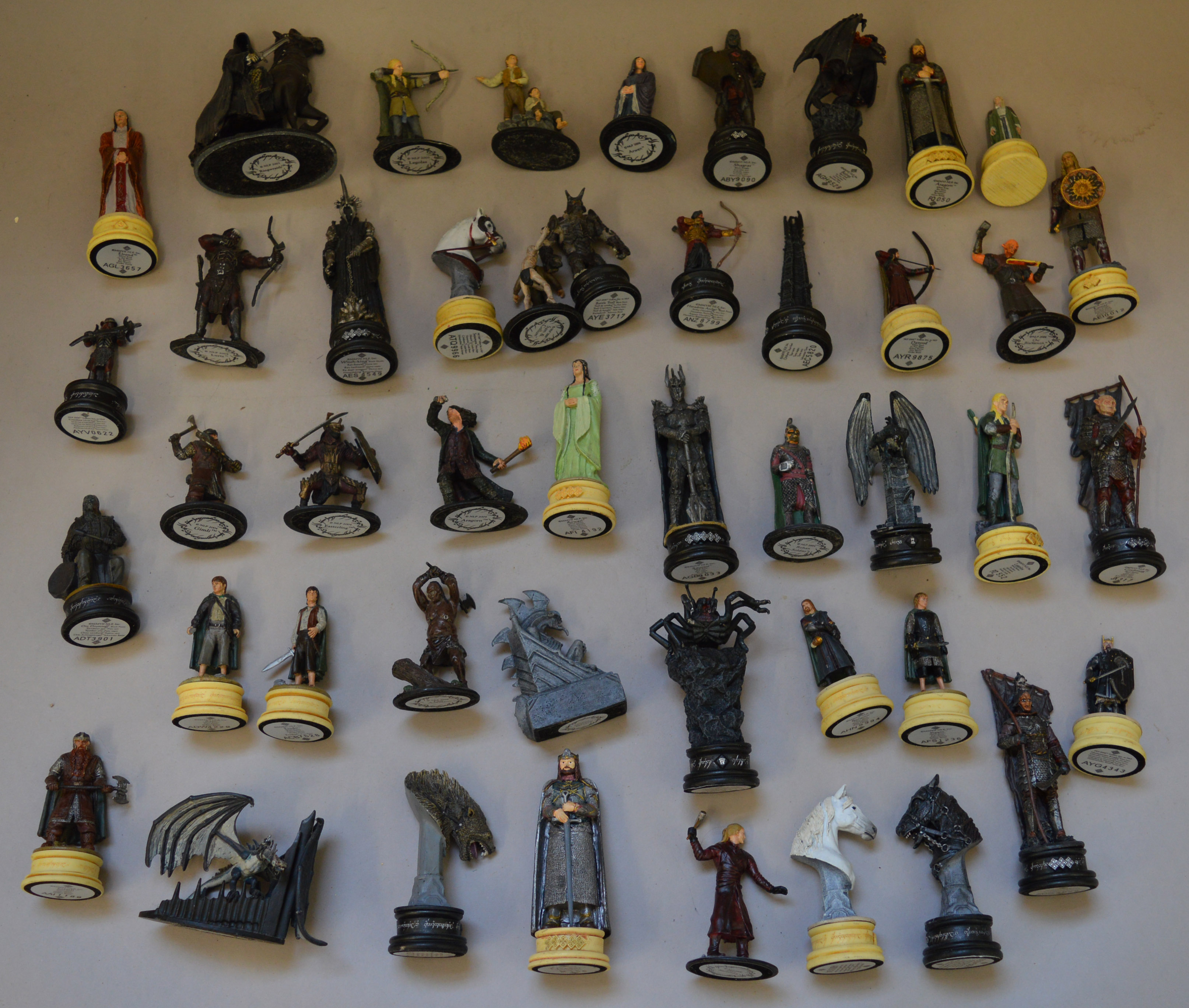 Good lot of Lord of The Rings metal figures.