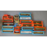 OO Gauge. 22 x assorted boxed rolling stock, various manufacturers.