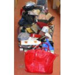 Large quantity of handbags (whole shelf)