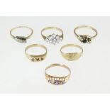 Six assorted gold & yellow-metal rings, one H/M Chester 1917,