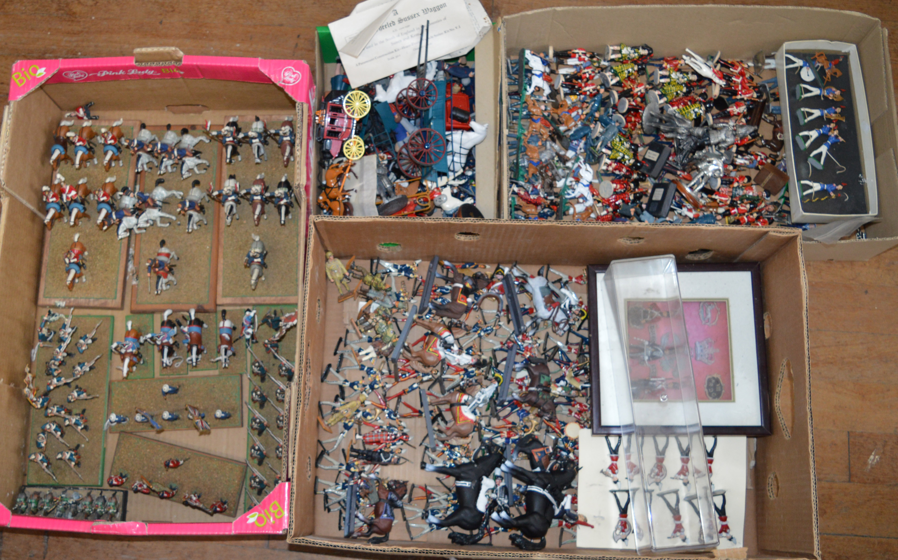 Very good quantity of toy soldiers, mainly metal, various manufacturers,