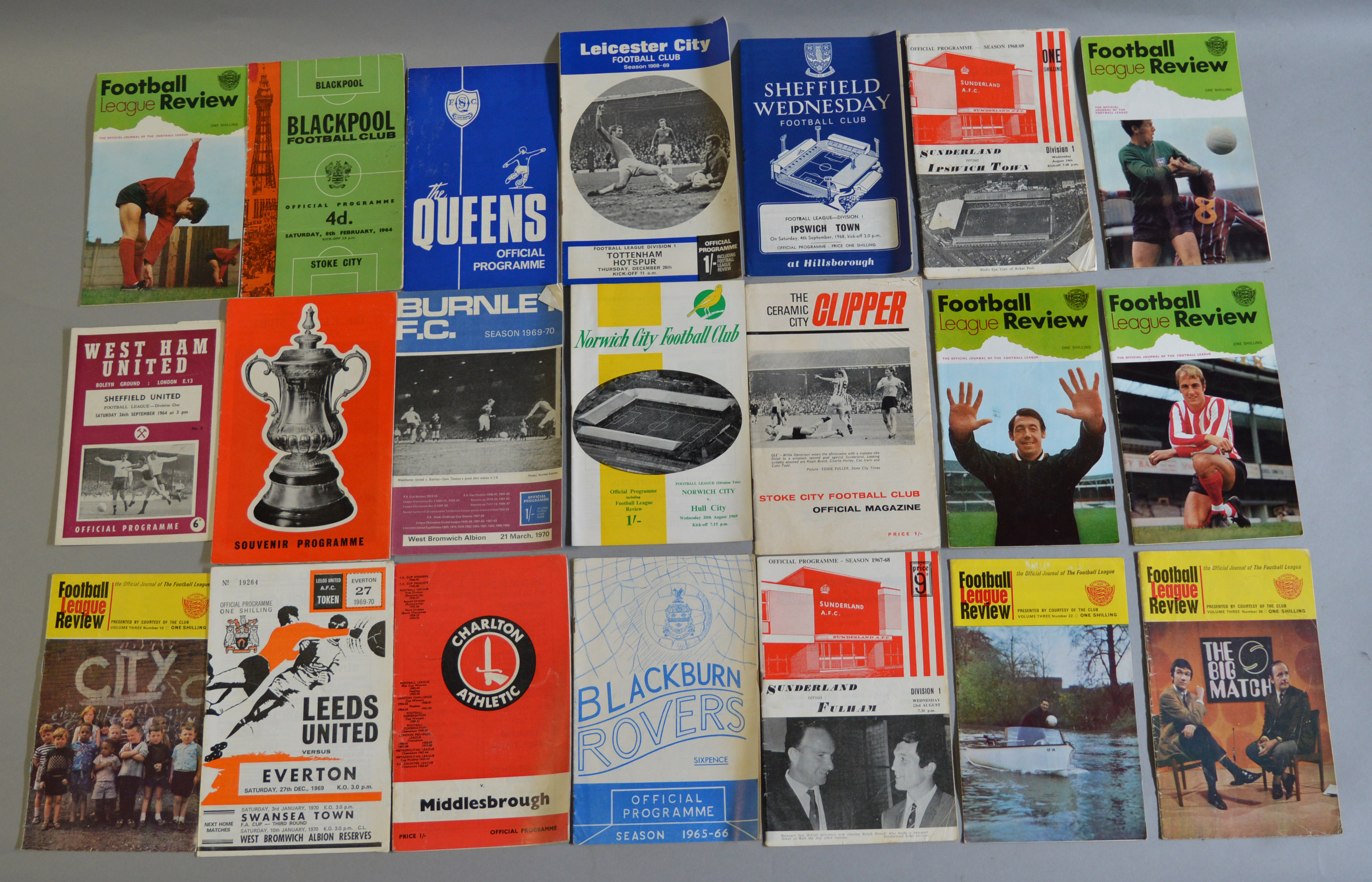 A quantity of assorted football programmes, mostly from the 1960s, includes cup final examples. - Image 2 of 9