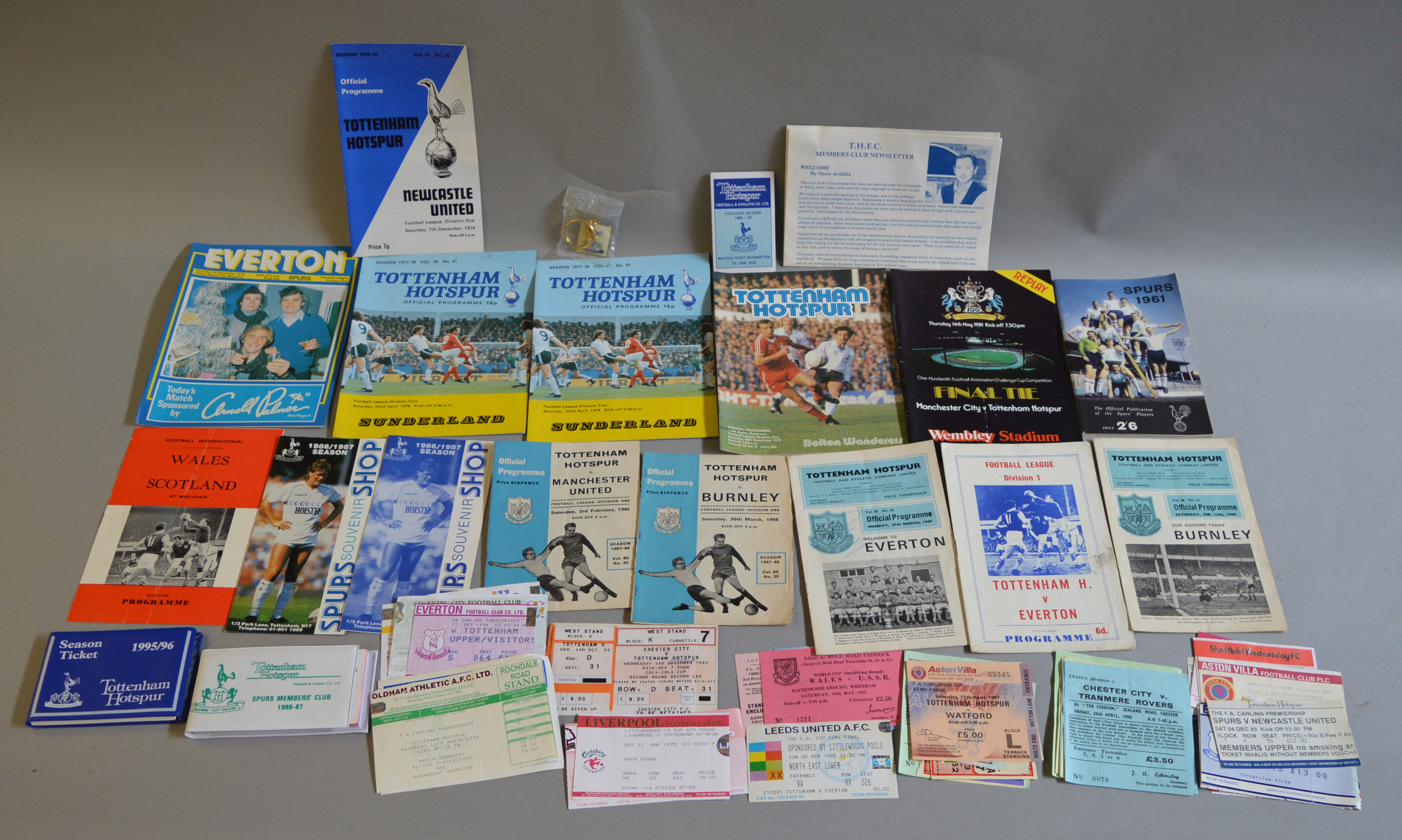 A quantity of Tottenham Hotspur FC memorabilia including vintage handbooks dating from the - Image 2 of 3