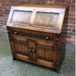 An oak writing bureau. 92cm tall.