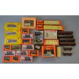 OO Gauge. 14 x Assorted boxed rolling stock together with unboxed rolling stock & accessories.