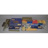 OO Gauge. Hornby Dublo. Assorted buildings & accessories.