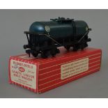 OO Gauge. Hornby Dublo scarce 4685 Caustic Liquor Bogie Tank Wagon ICI 5710 diamond pattern bogies.