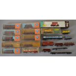 N Gauge. 20 x assorted rolling stock, various manufacturers.