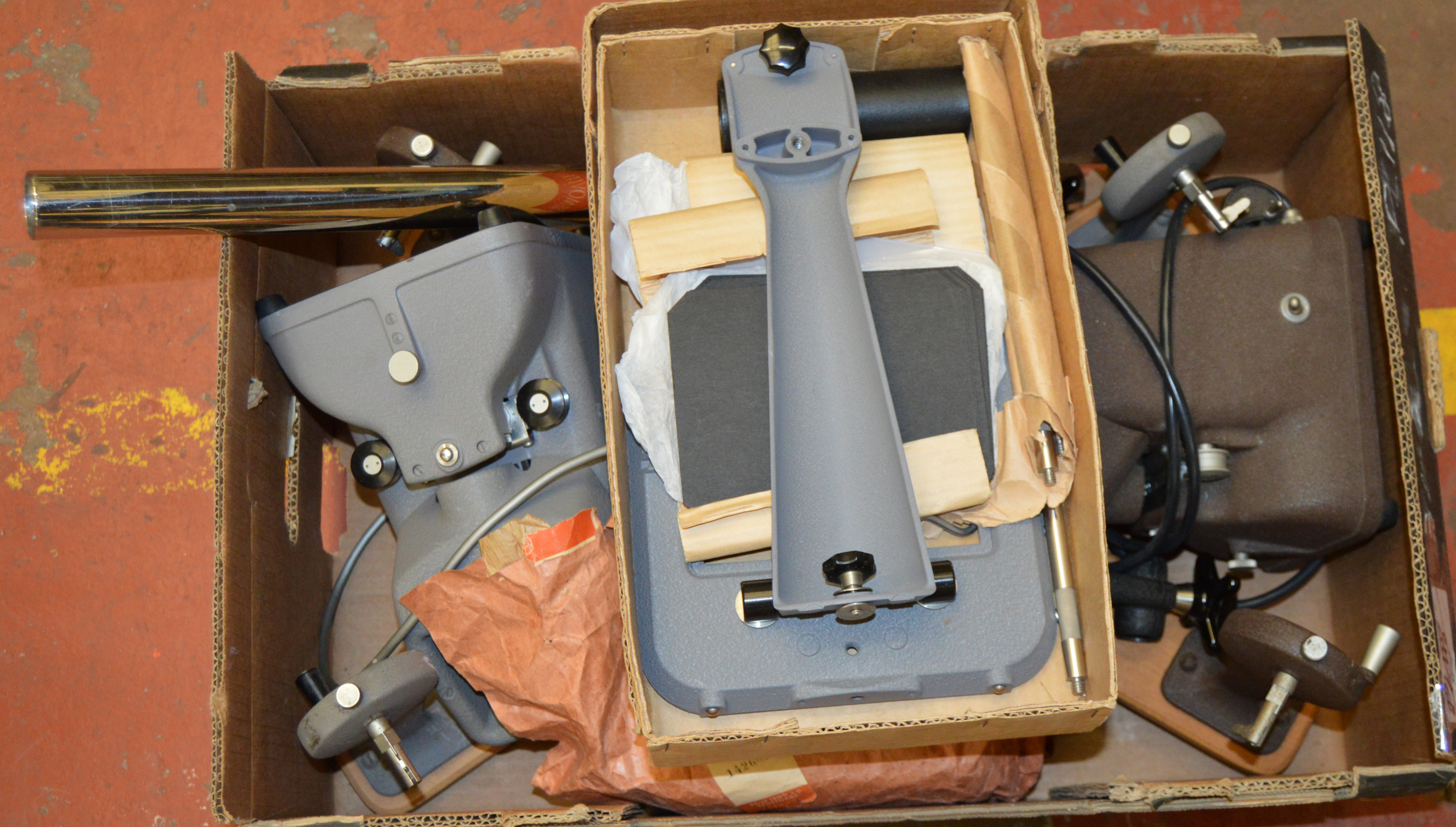 Mixed lot of projectors etc