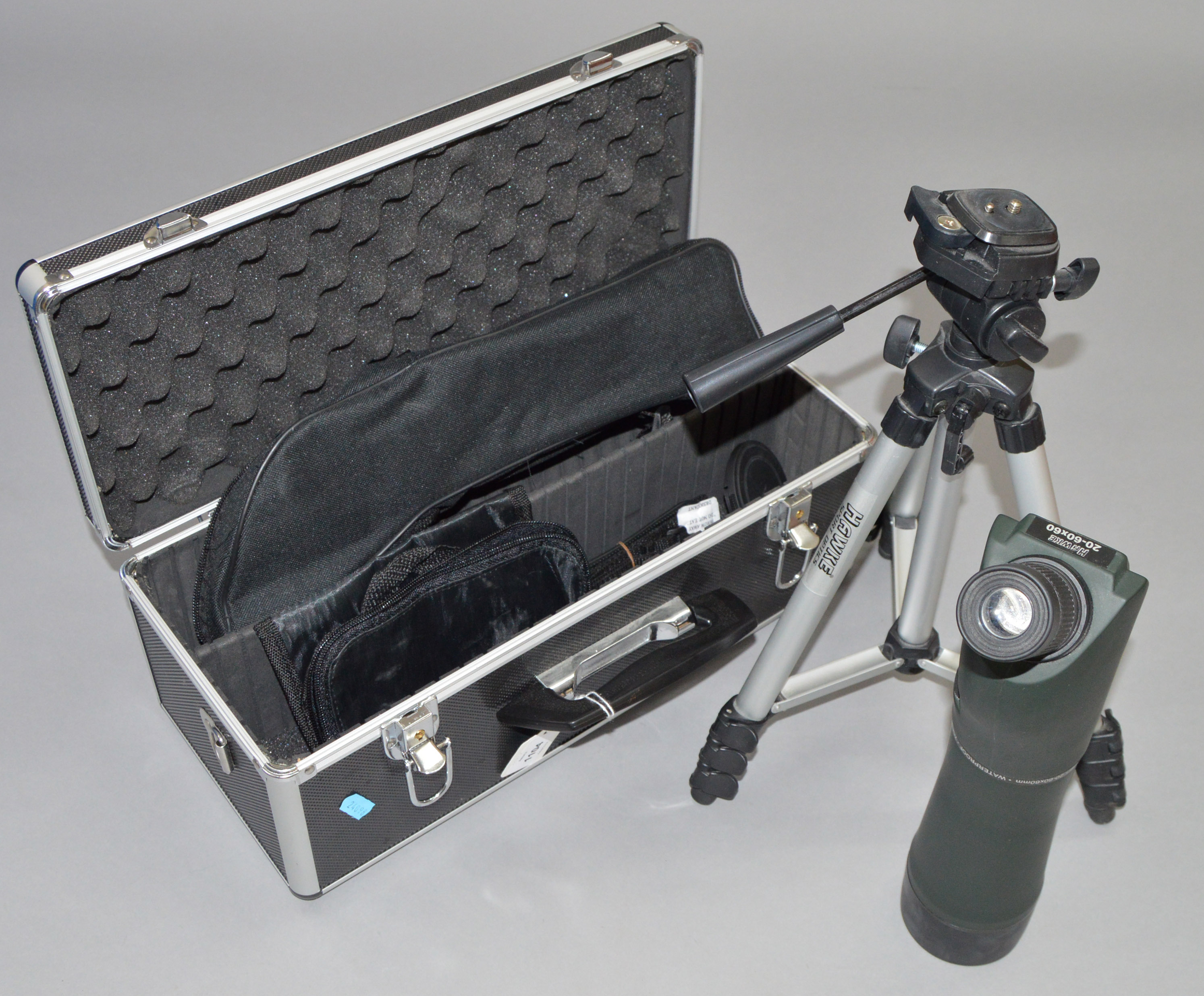A cased Hawke spotting 20-60x60 scope and tripod.