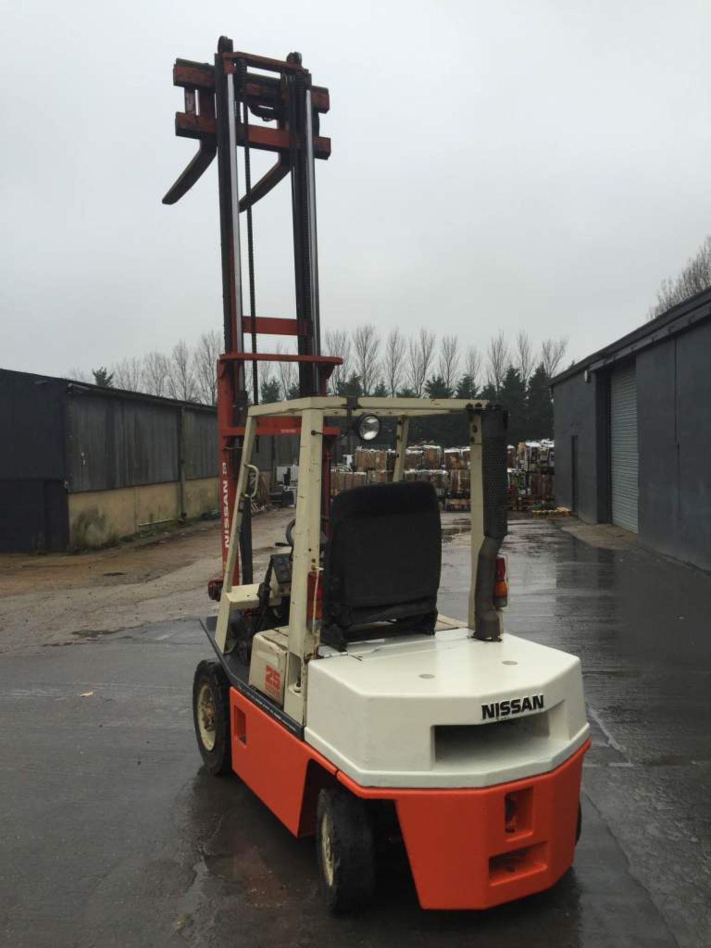 Nissan Diesel 2.5tonne forklift - Image 3 of 6