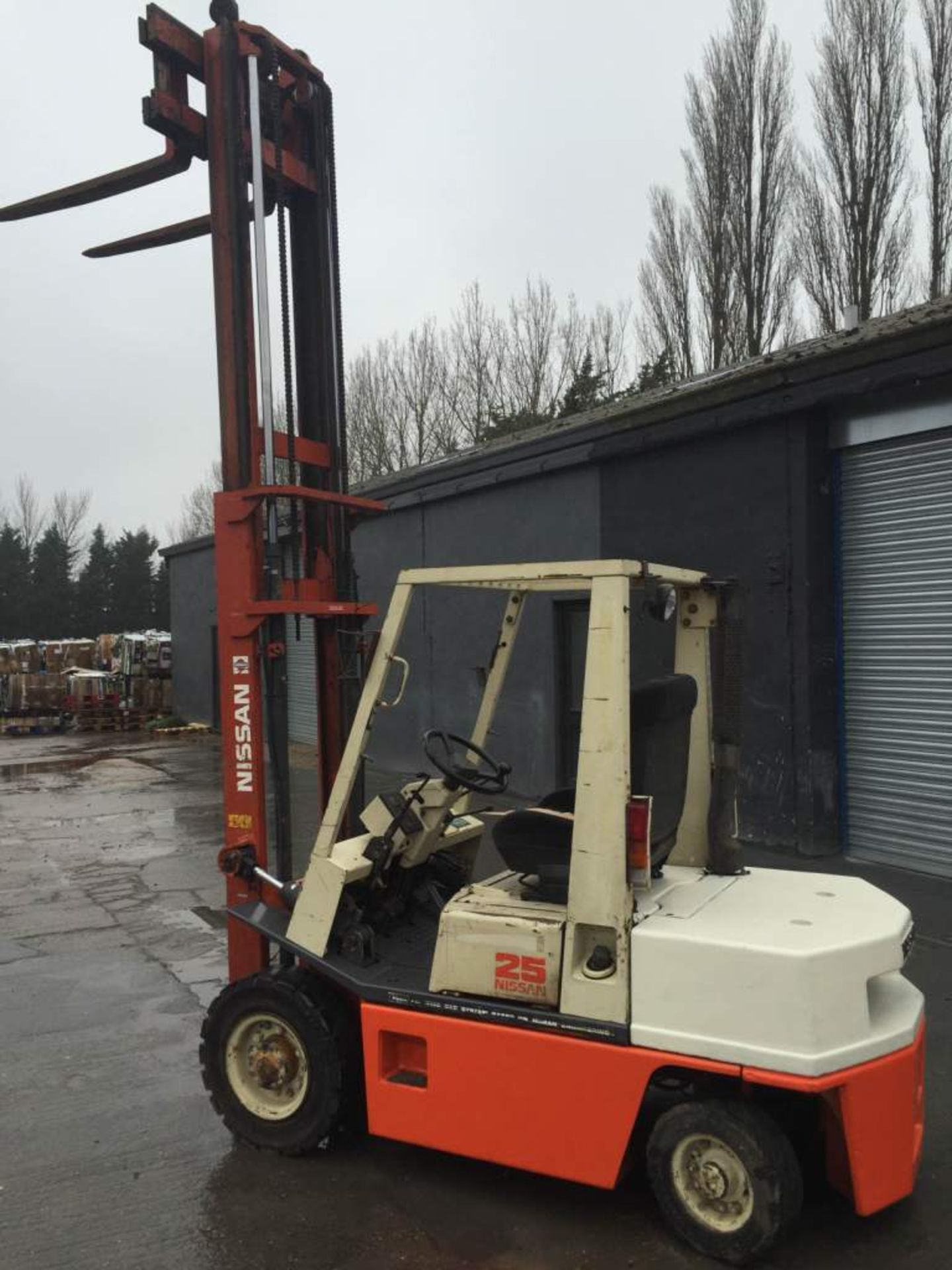 Nissan Diesel 2.5tonne forklift - Image 2 of 6