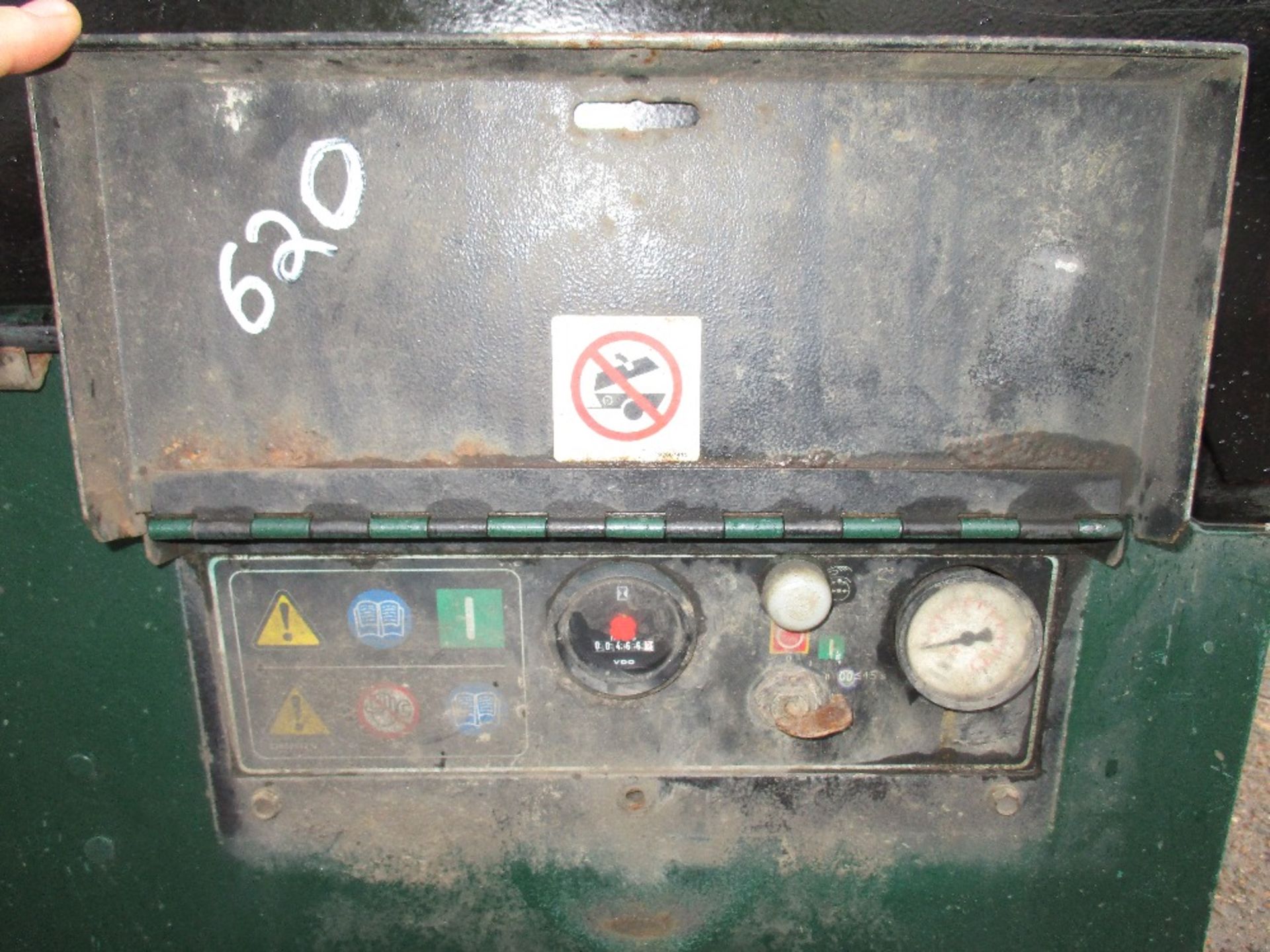 Ingersoll Rand 726 towed compressor year 2011 direct from major utilities company. - Image 3 of 6