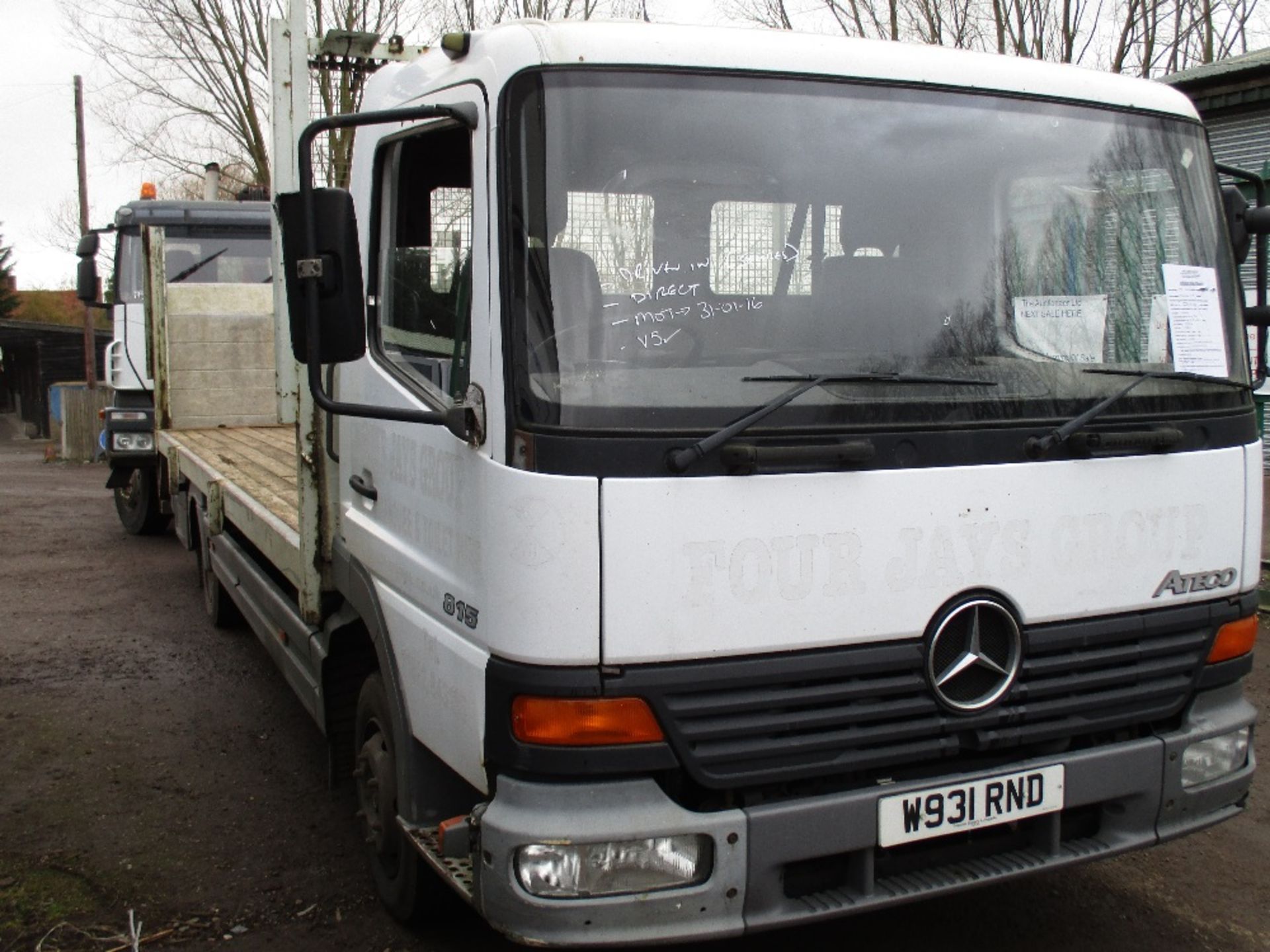 Mercedes 7.5tonne flat bed lorry with tail lift 25ft body - Image 13 of 17