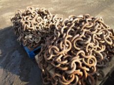 2no pallets of large sized chains