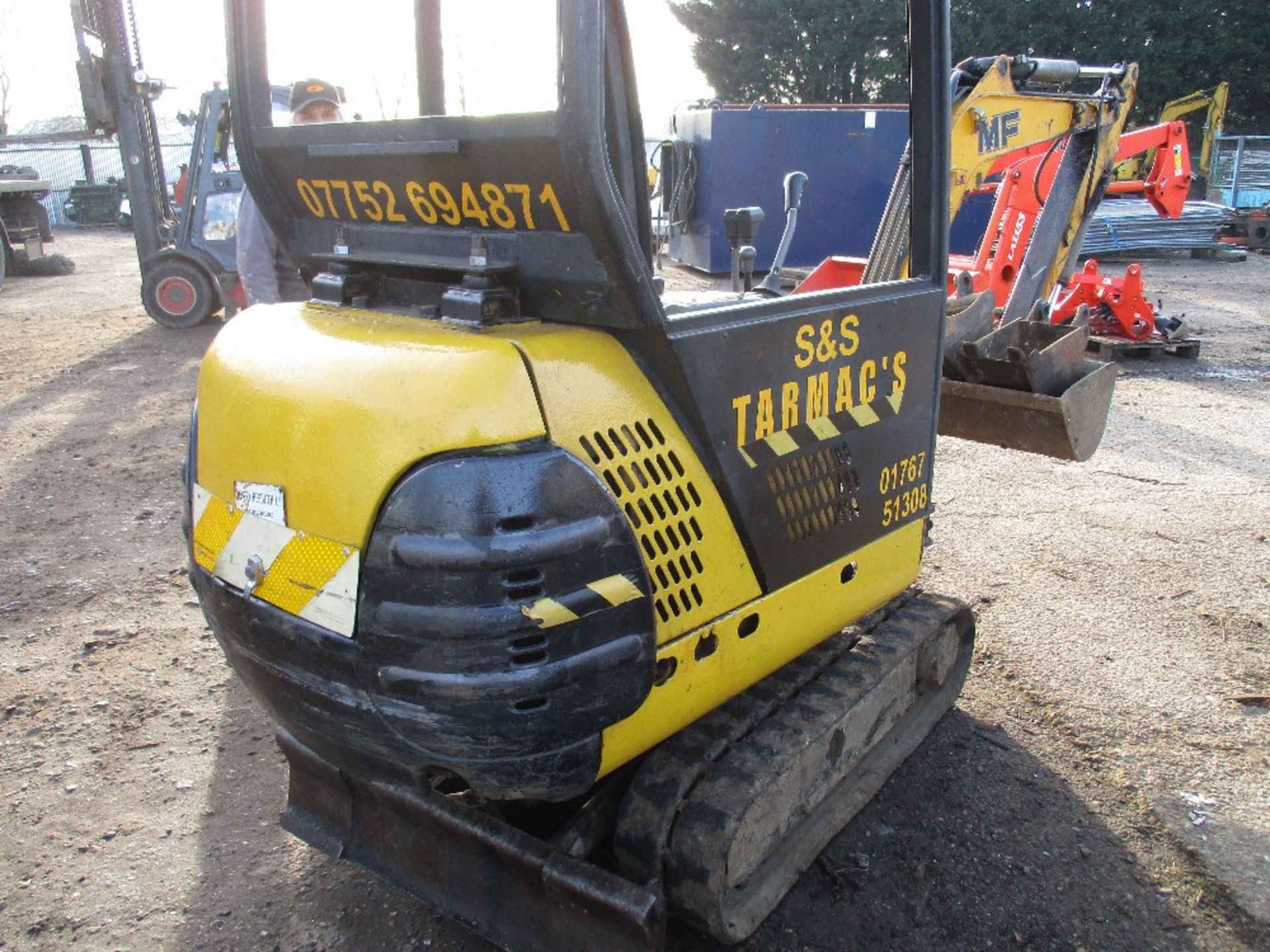 Massey Ferguson 114 mini digger - Image 6 of 9