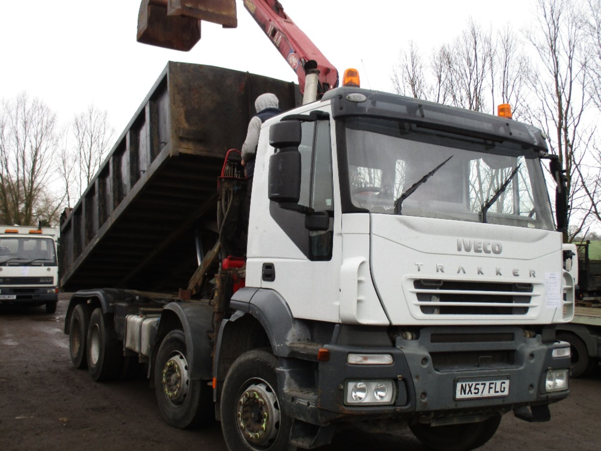 IVECO EUROTRAKER 8X4 TIPPER GRAB LORRY WITH HMF 1144 CRANE - Image 20 of 24