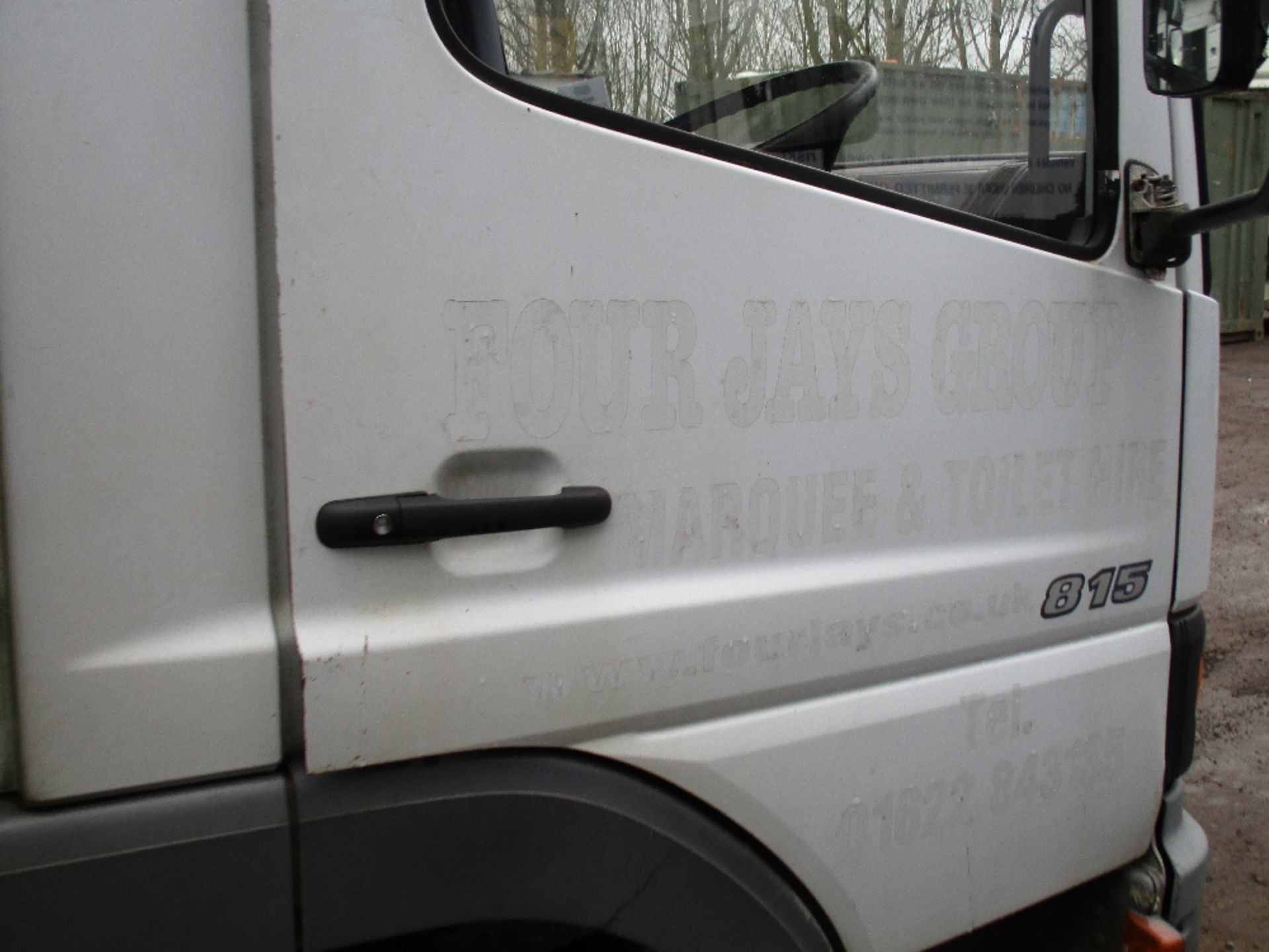 Mercedes 7.5tonne flat bed lorry with tail lift 25ft body - Image 8 of 17