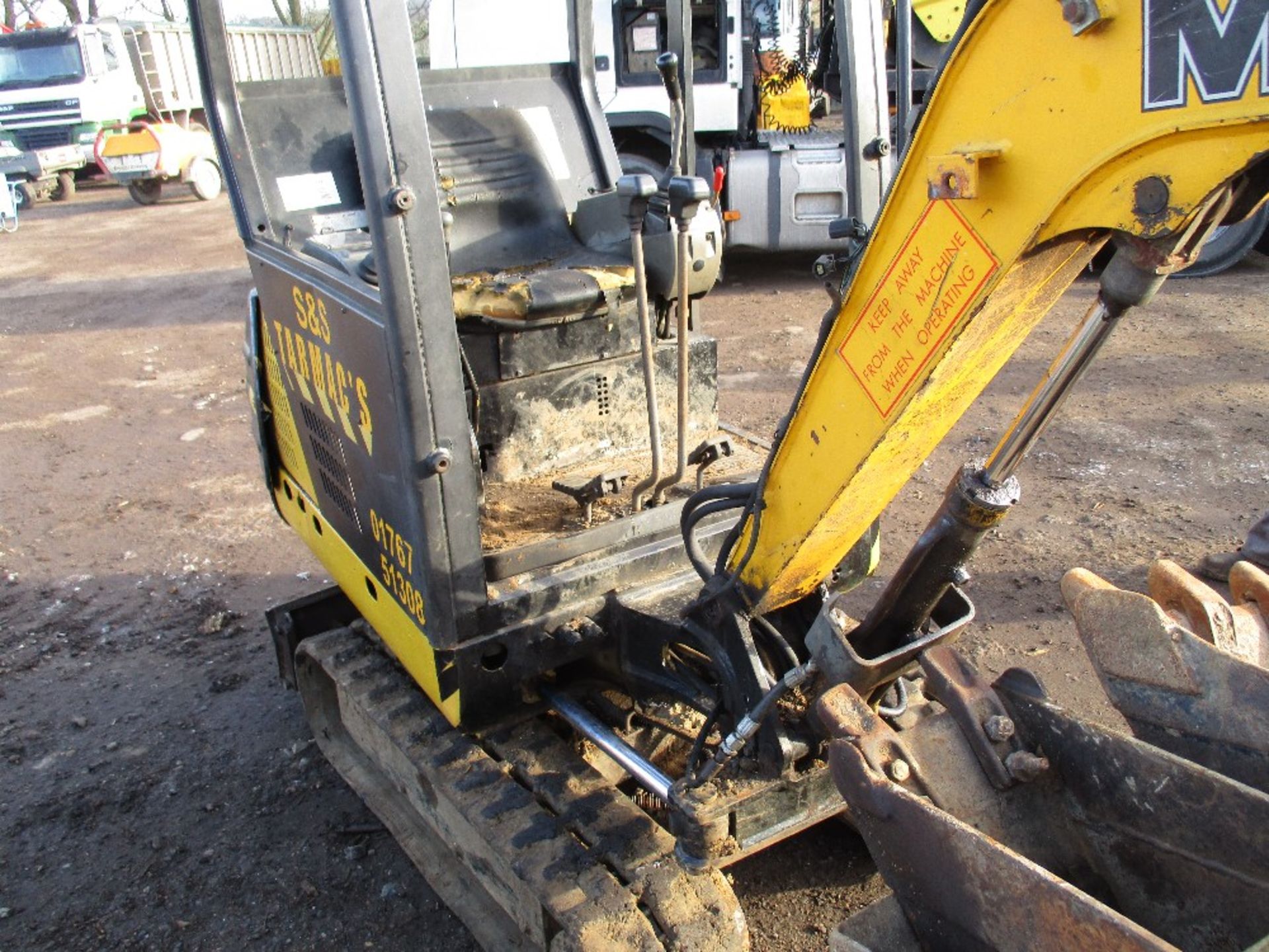 Massey Ferguson 114 mini digger - Image 8 of 9