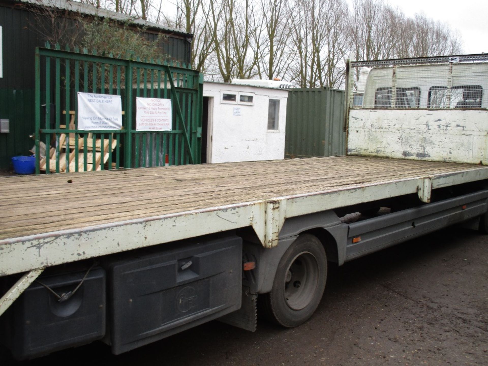 Mercedes 7.5tonne flat bed lorry with tail lift 25ft body - Image 7 of 17