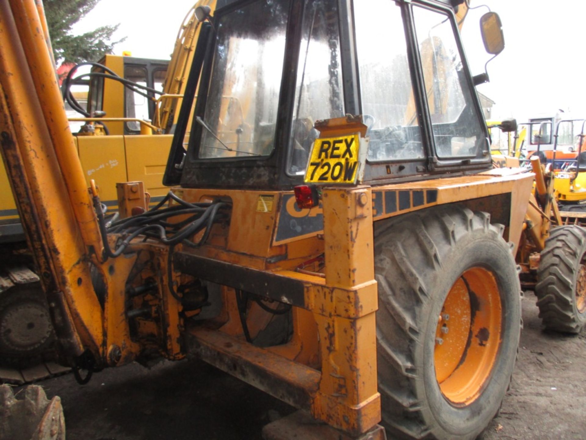 CASE 580F 4WD BACKHOE DIGGER LOADER WITH EXTENDING BACKHOE - Image 5 of 9