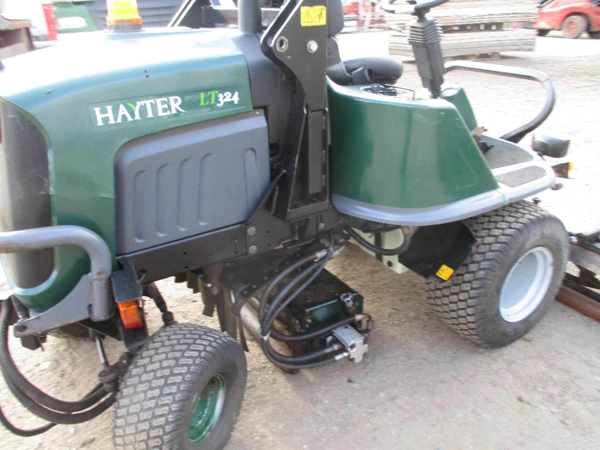 hayter LT324 4wd triple ride on mower - Image 5 of 6