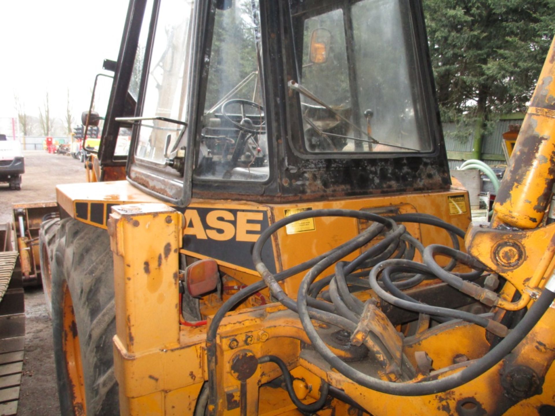 CASE 580F 4WD BACKHOE DIGGER LOADER WITH EXTENDING BACKHOE - Image 7 of 9