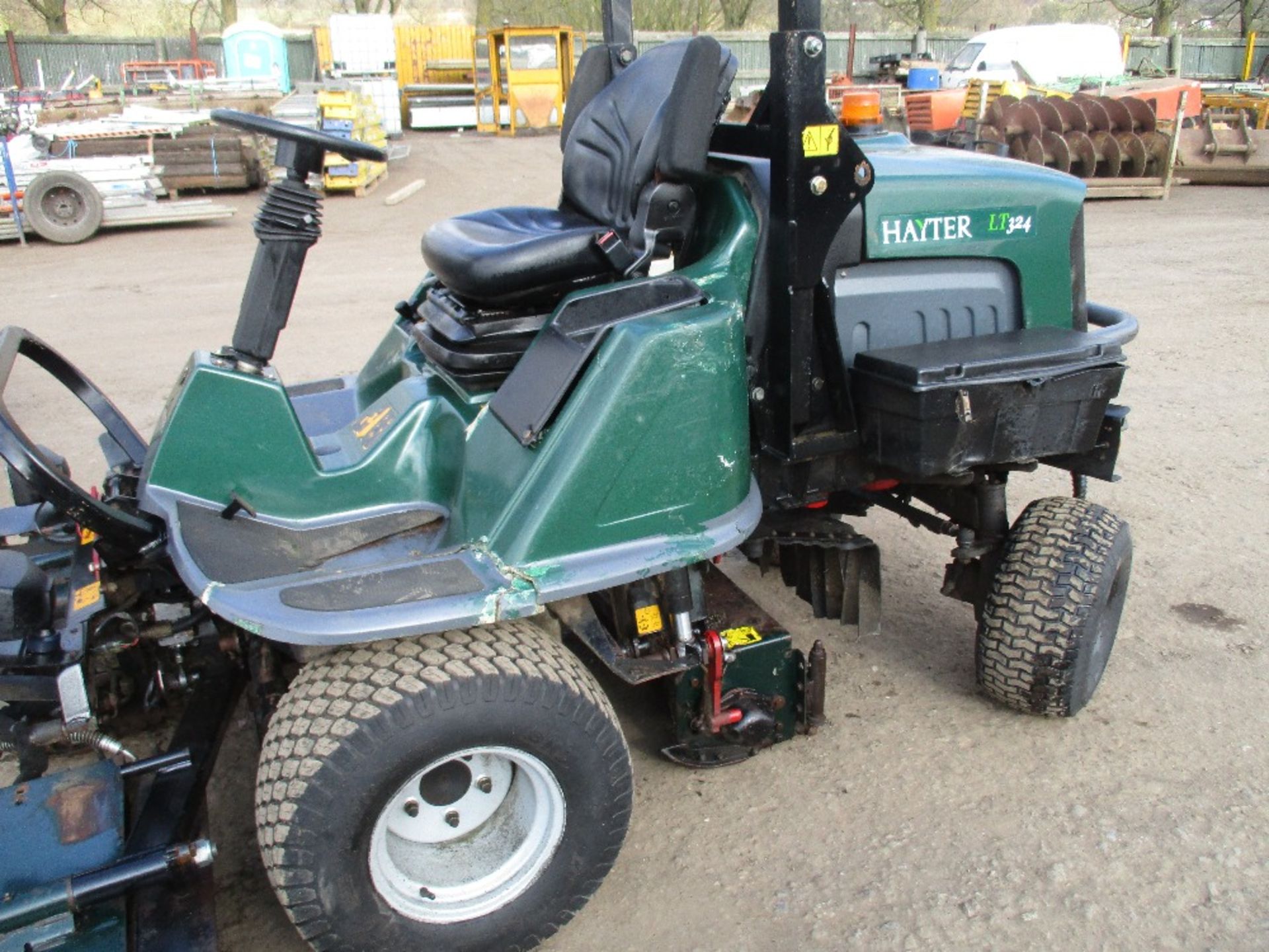 hayter LT324 4wd triple ride on mower - Image 3 of 6