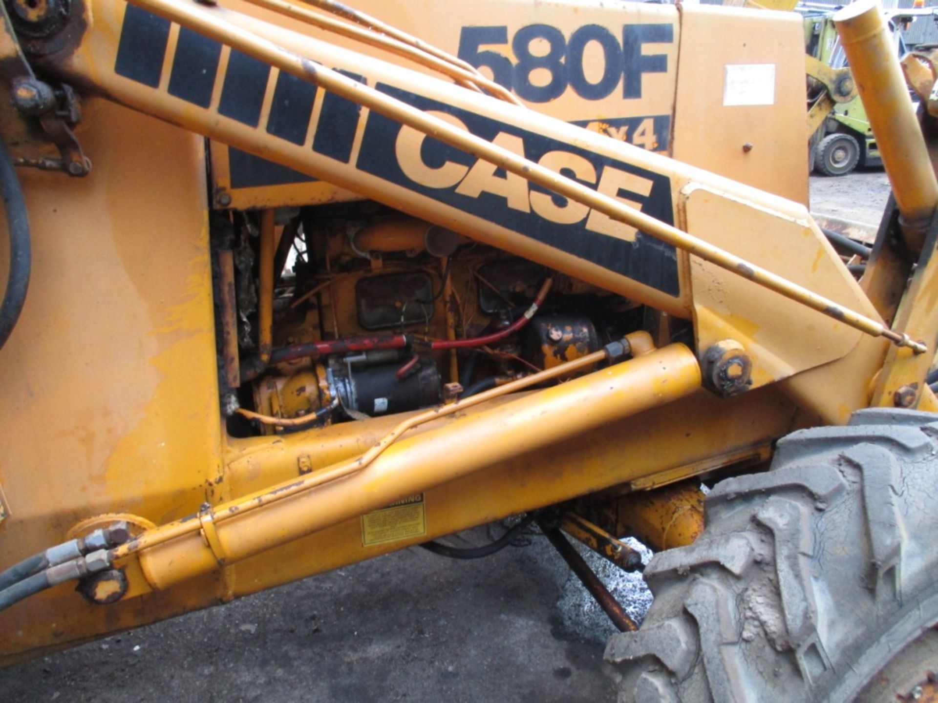 CASE 580F 4WD BACKHOE DIGGER LOADER WITH EXTENDING BACKHOE - Image 3 of 9