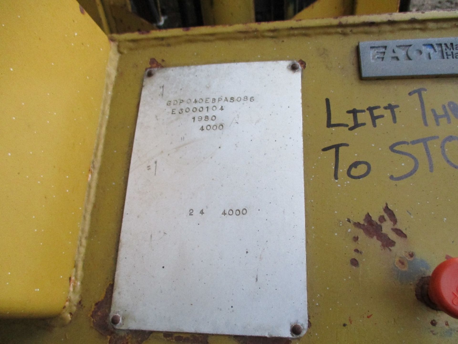 Yale diesel forklift - Image 2 of 3