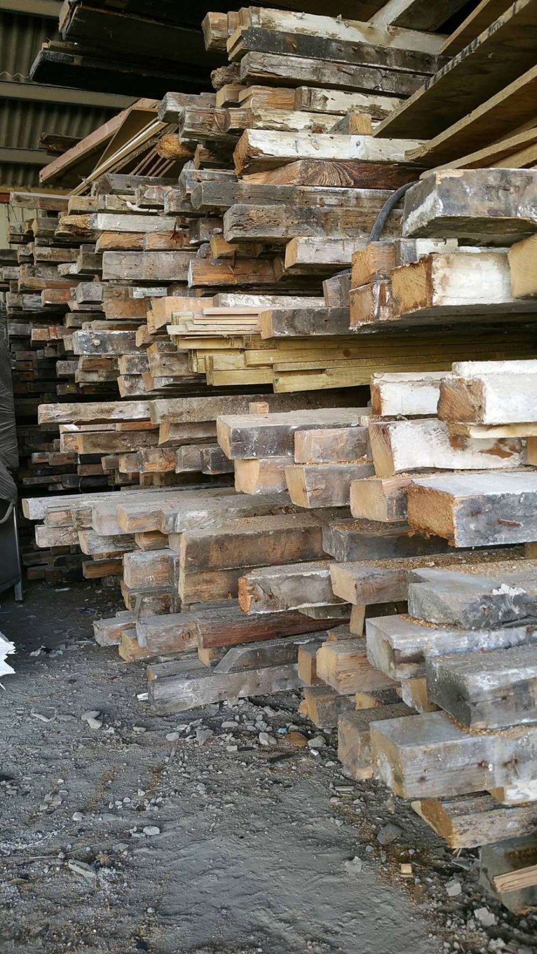 200 year old approx joist timbers taken from a warehouse in clink street, london. - Image 3 of 4
