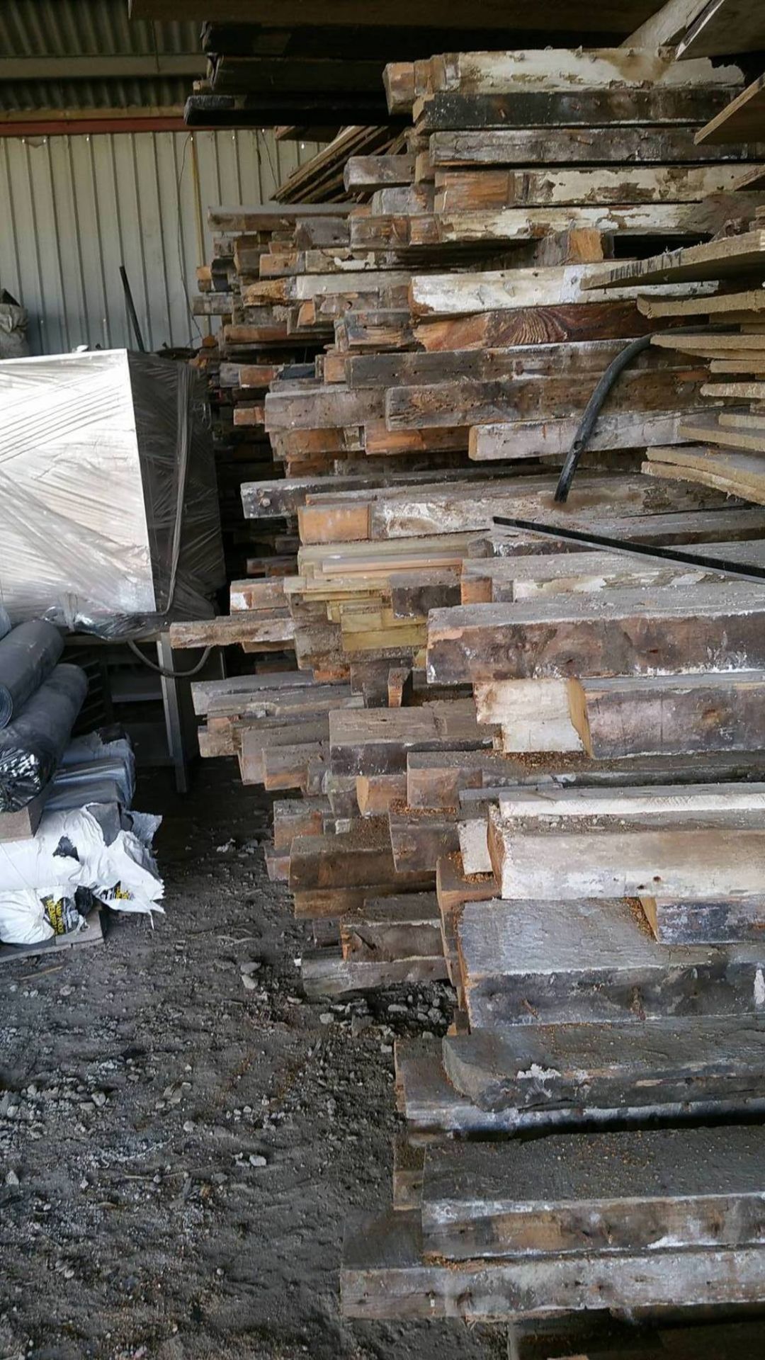 200 year old approx joist timbers taken from a warehouse in clink street, london. - Image 2 of 4