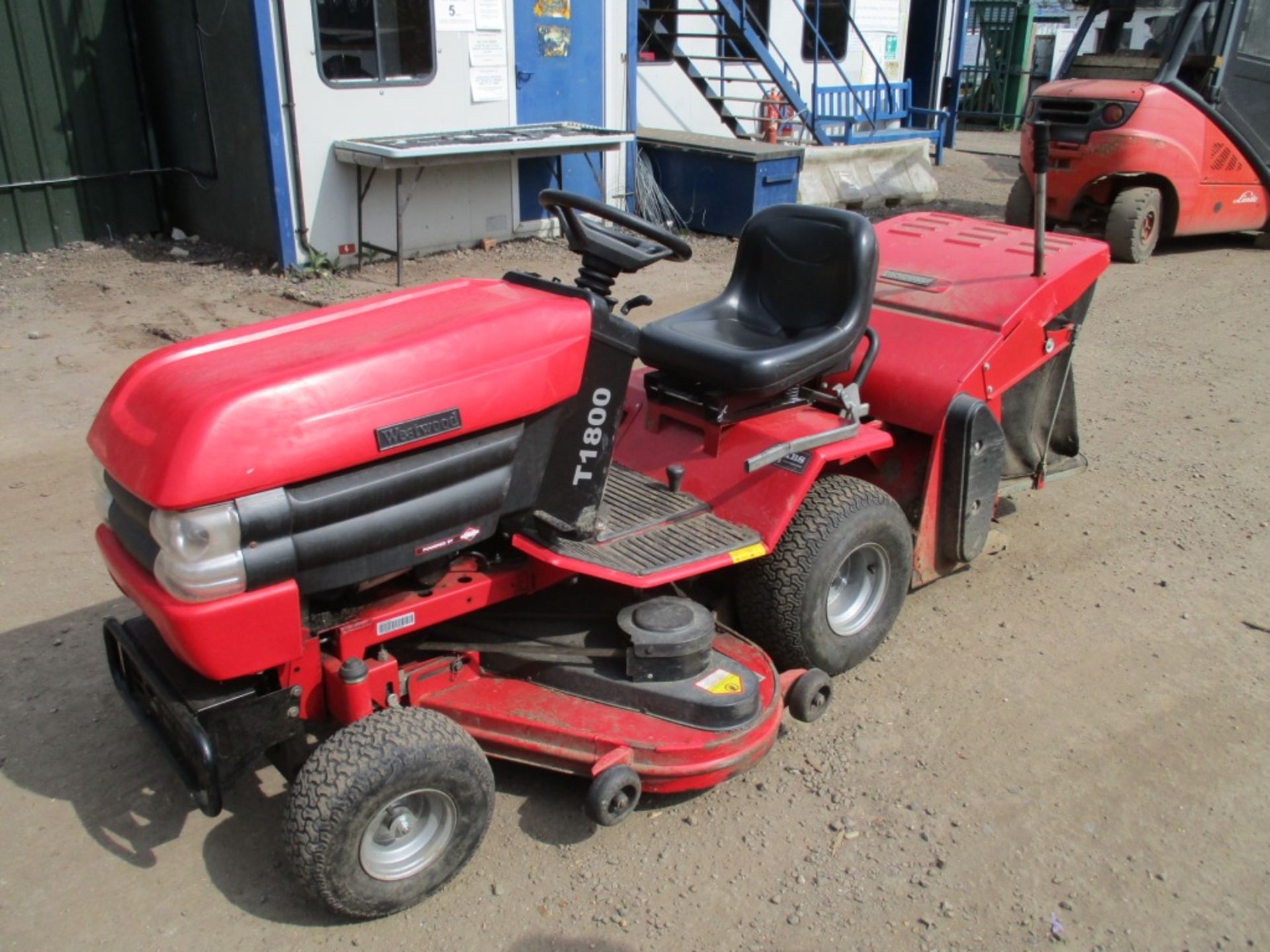 Westwood T1800 hydrastatic drive mower with collector. - Image 3 of 8