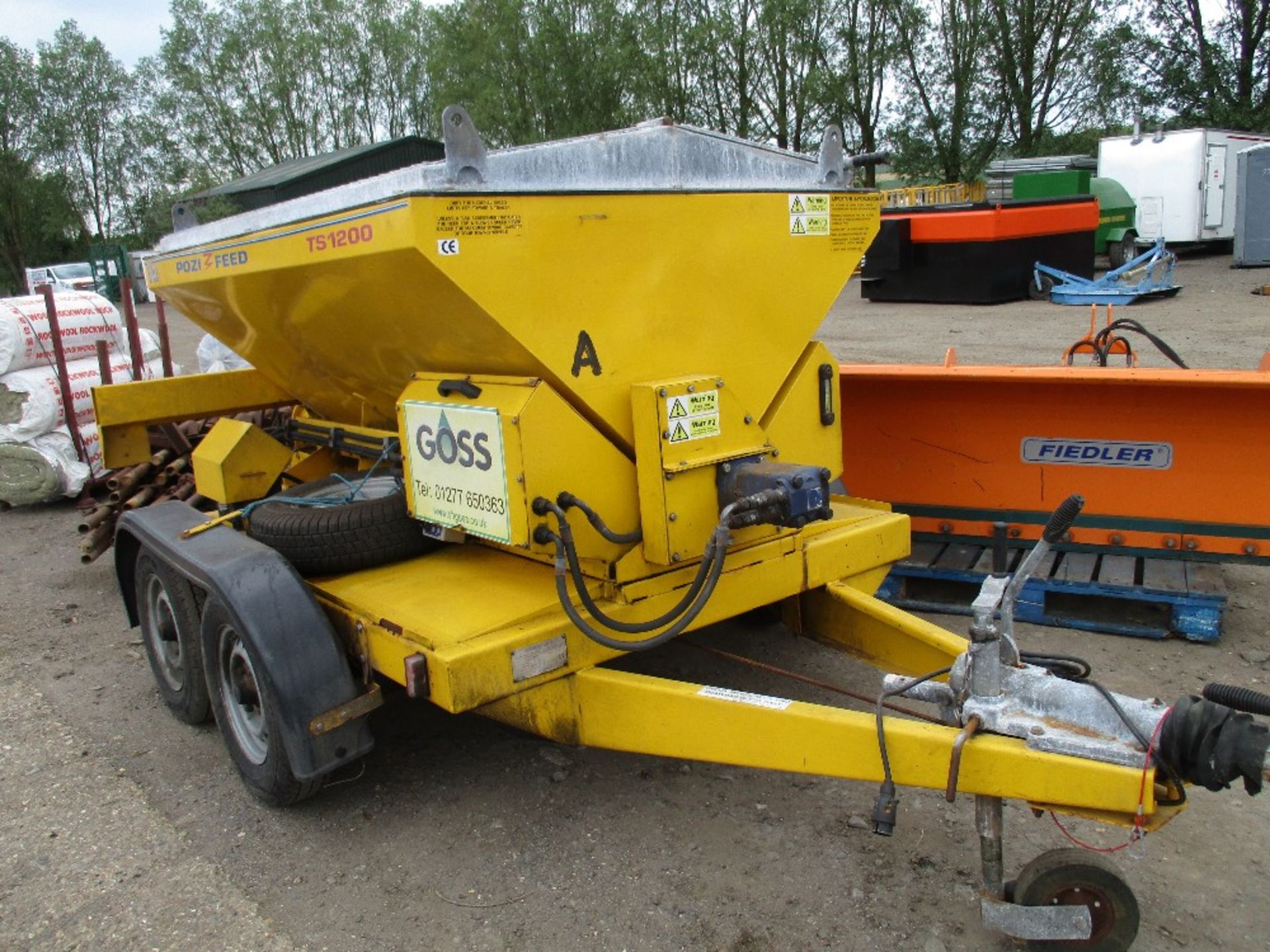 Vale Pozifeed TS1200 Honda engined twin axled salt spreader - Image 2 of 8