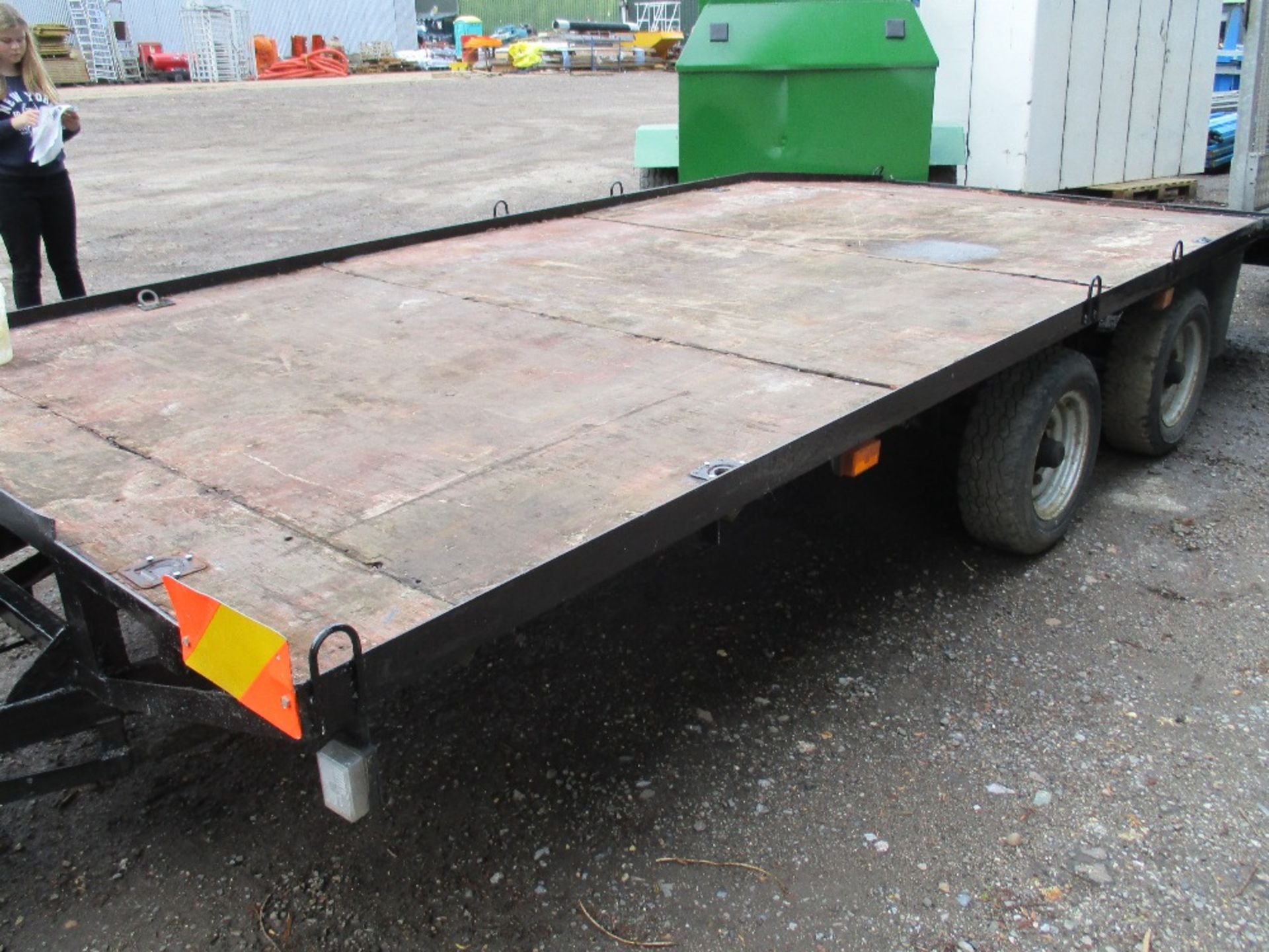 3.5TONNE TWIN AXLED WIDE BODIED BEAVERTAIL PLANT TRAILER - Image 3 of 4