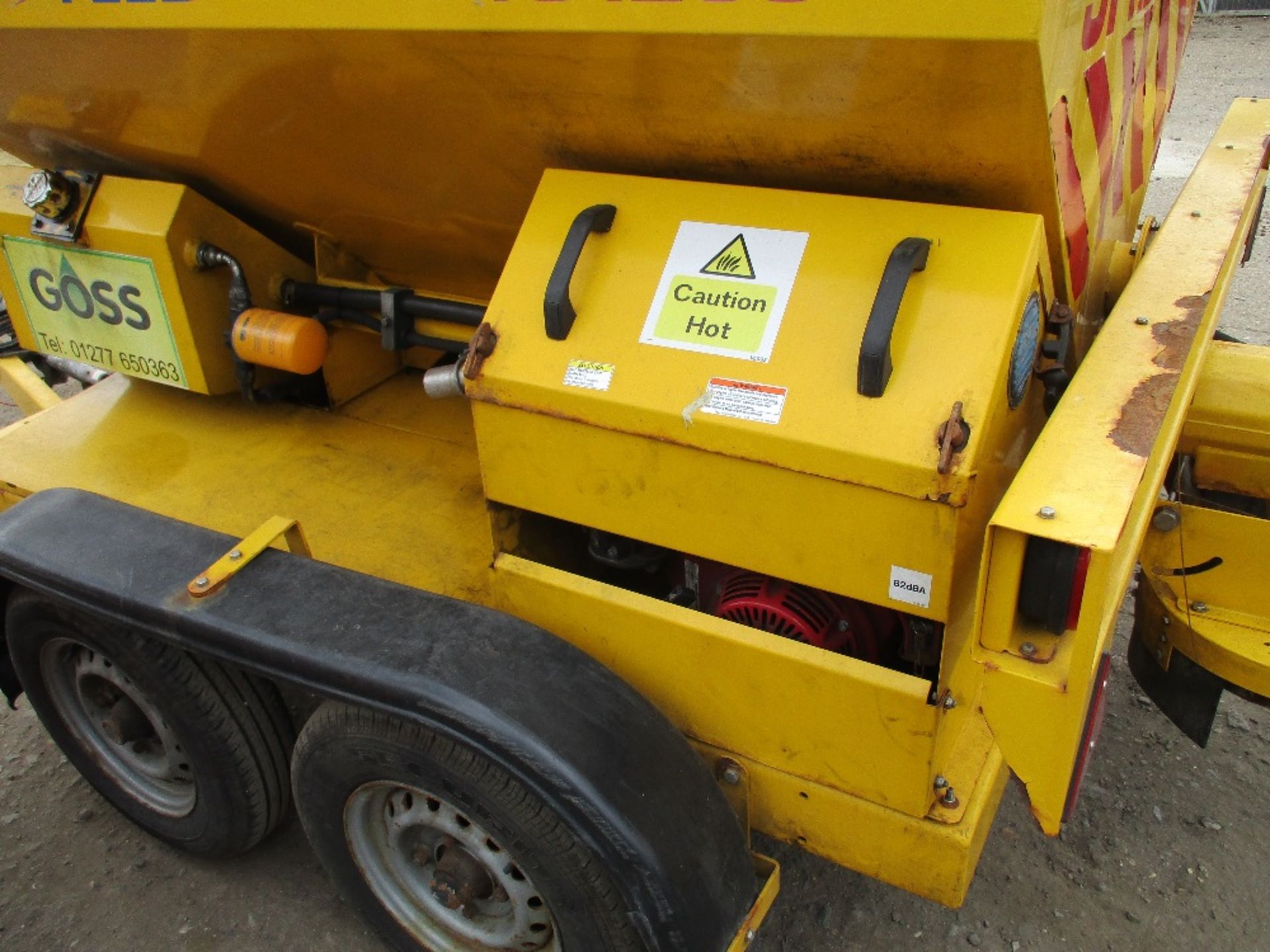 Vale Pozifeed TS1200 Honda engined twin axled salt spreader - Image 8 of 8