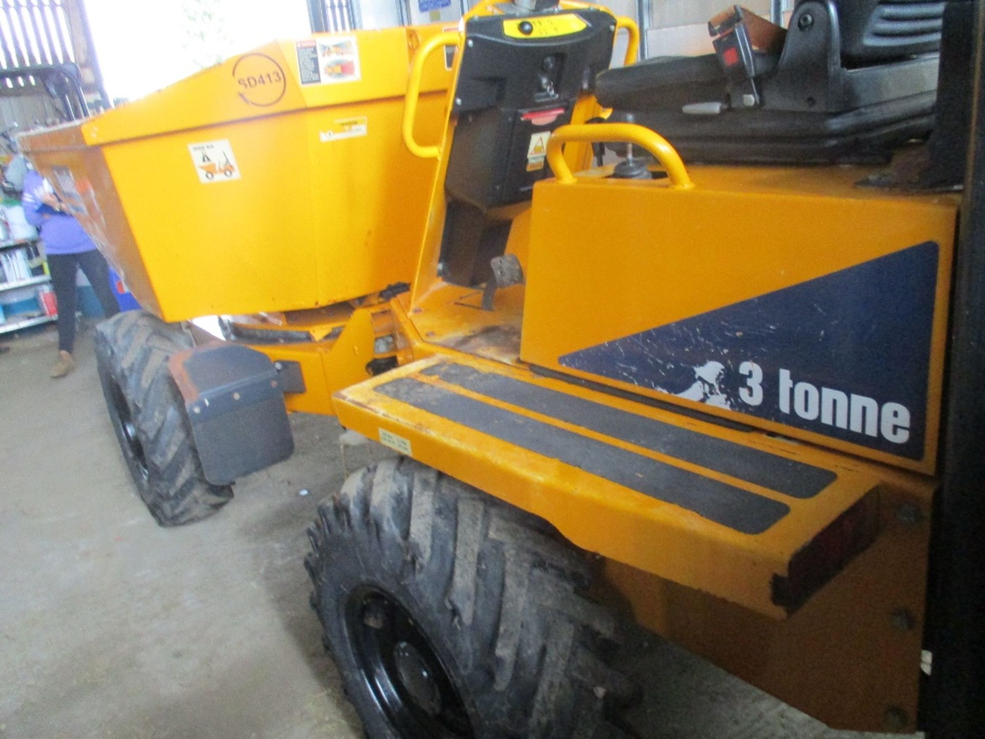 THWAITS 3 TONNE SWIVEL SKIP DUMPER YEAR 2013 - Image 2 of 8