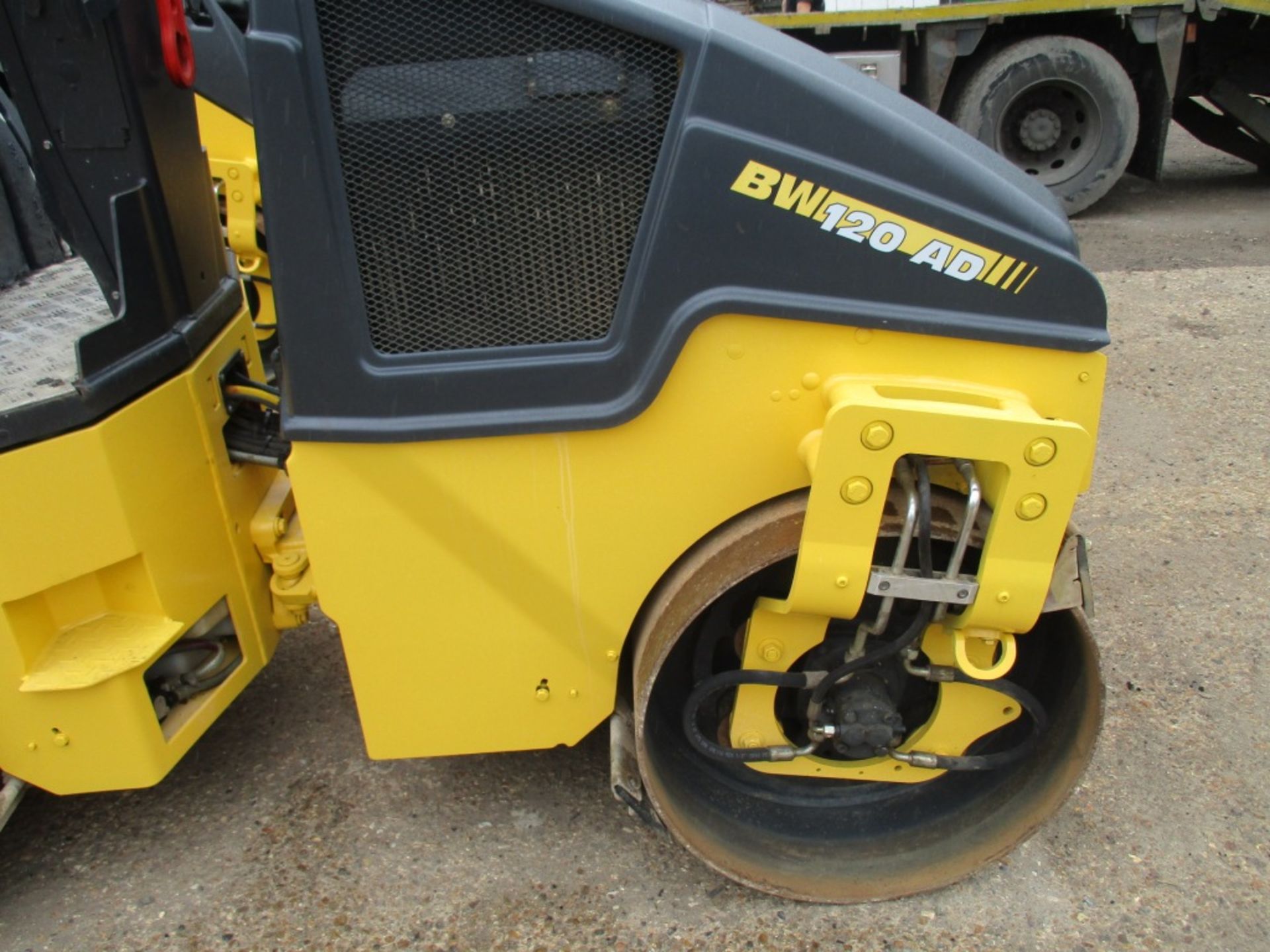 BOMAG BW120AD-5 DOUBLE DRUM ROLLER YEAR 2013 BUILD - Image 2 of 8
