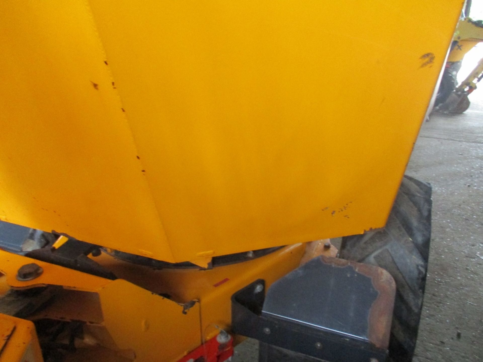 THWAITS 3 TONNE SWIVEL SKIP DUMPER YEAR 2013 - Image 6 of 8