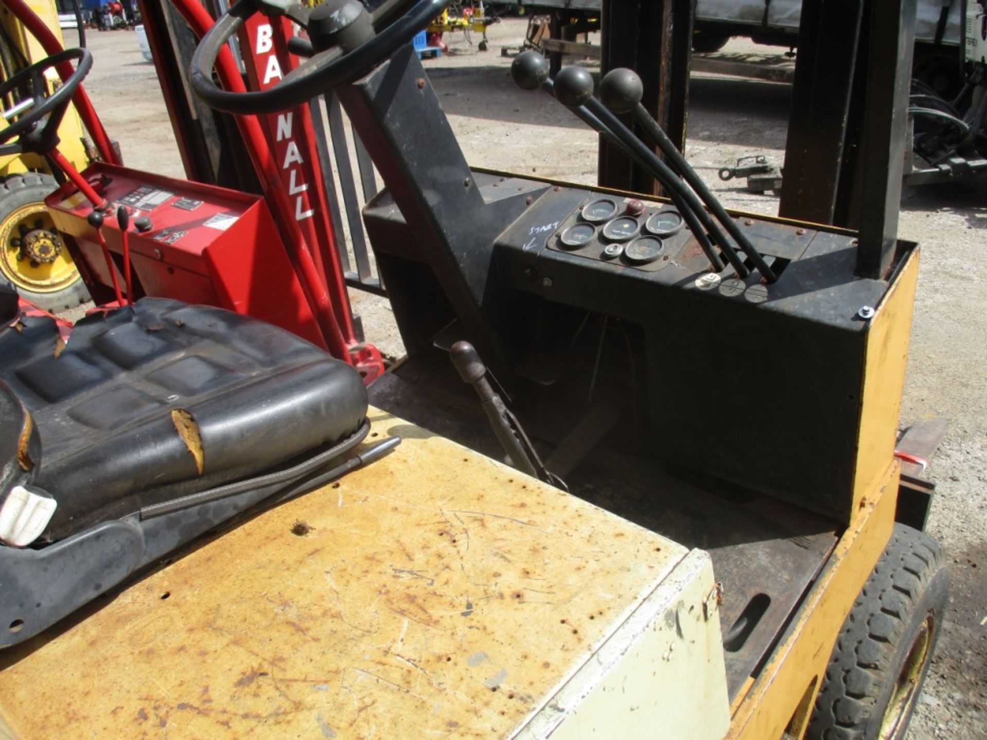 YALE GAS FORKLIFT - Image 5 of 5