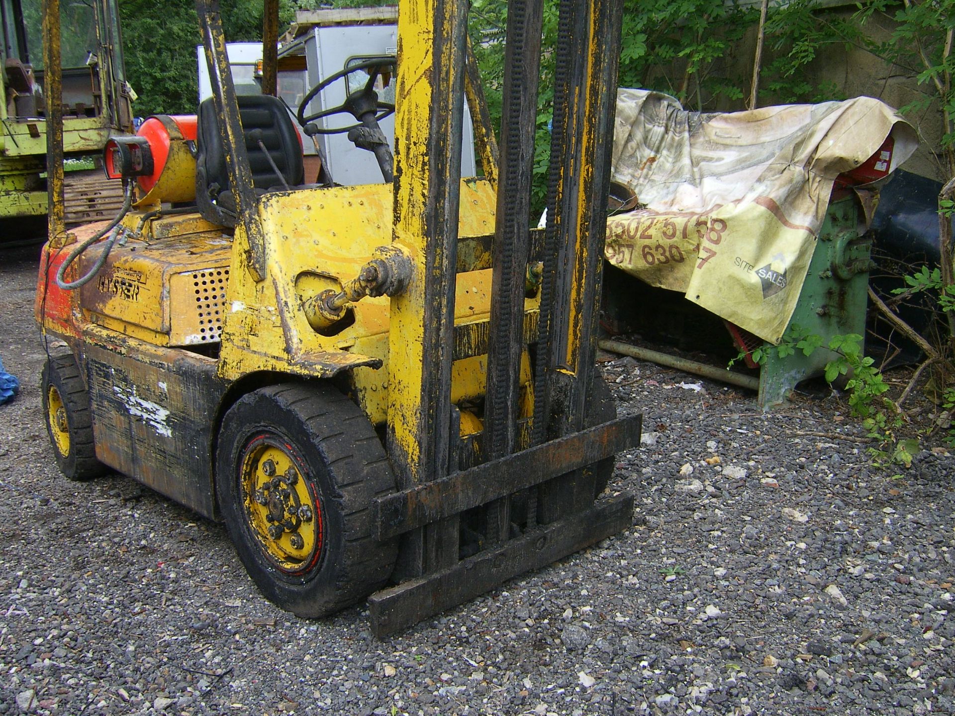 HYSTER GAS POWERED FORKLIFT - Image 2 of 2