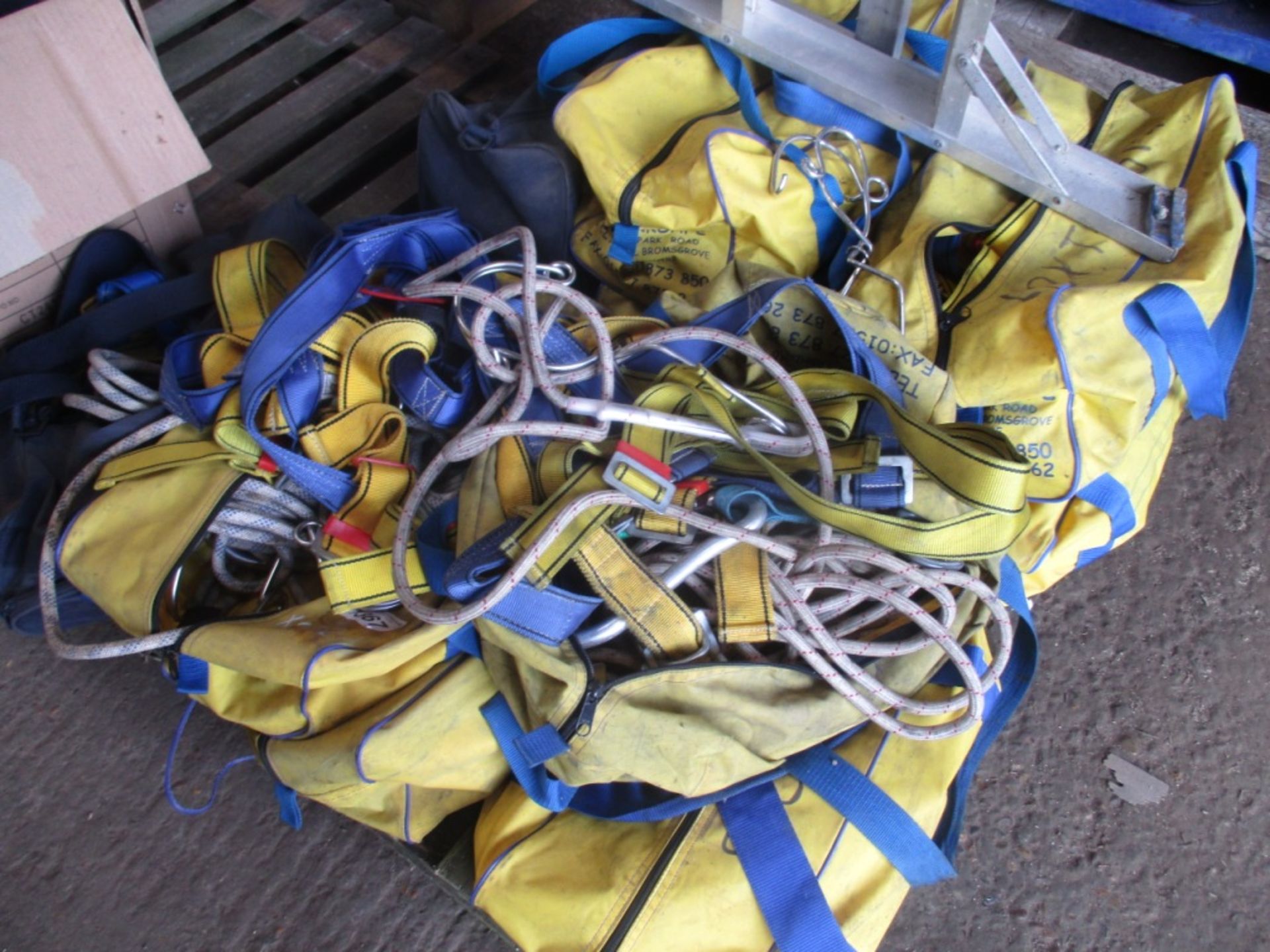 10NO SETS OF CLIMBING/SAFETY HARNESS..UNTESTED