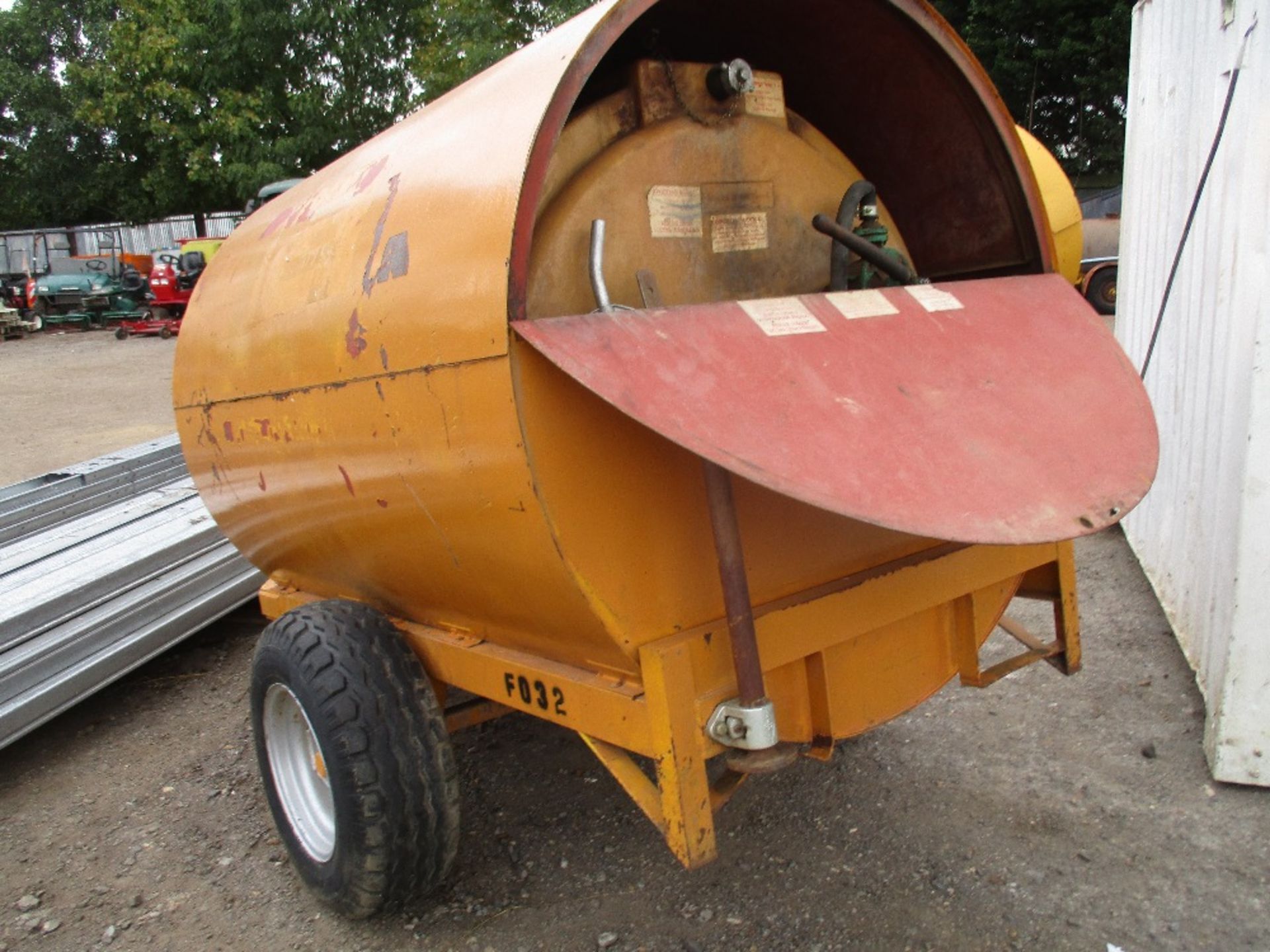 Single axled 500 gallon bunded diesel bowser - Image 3 of 3