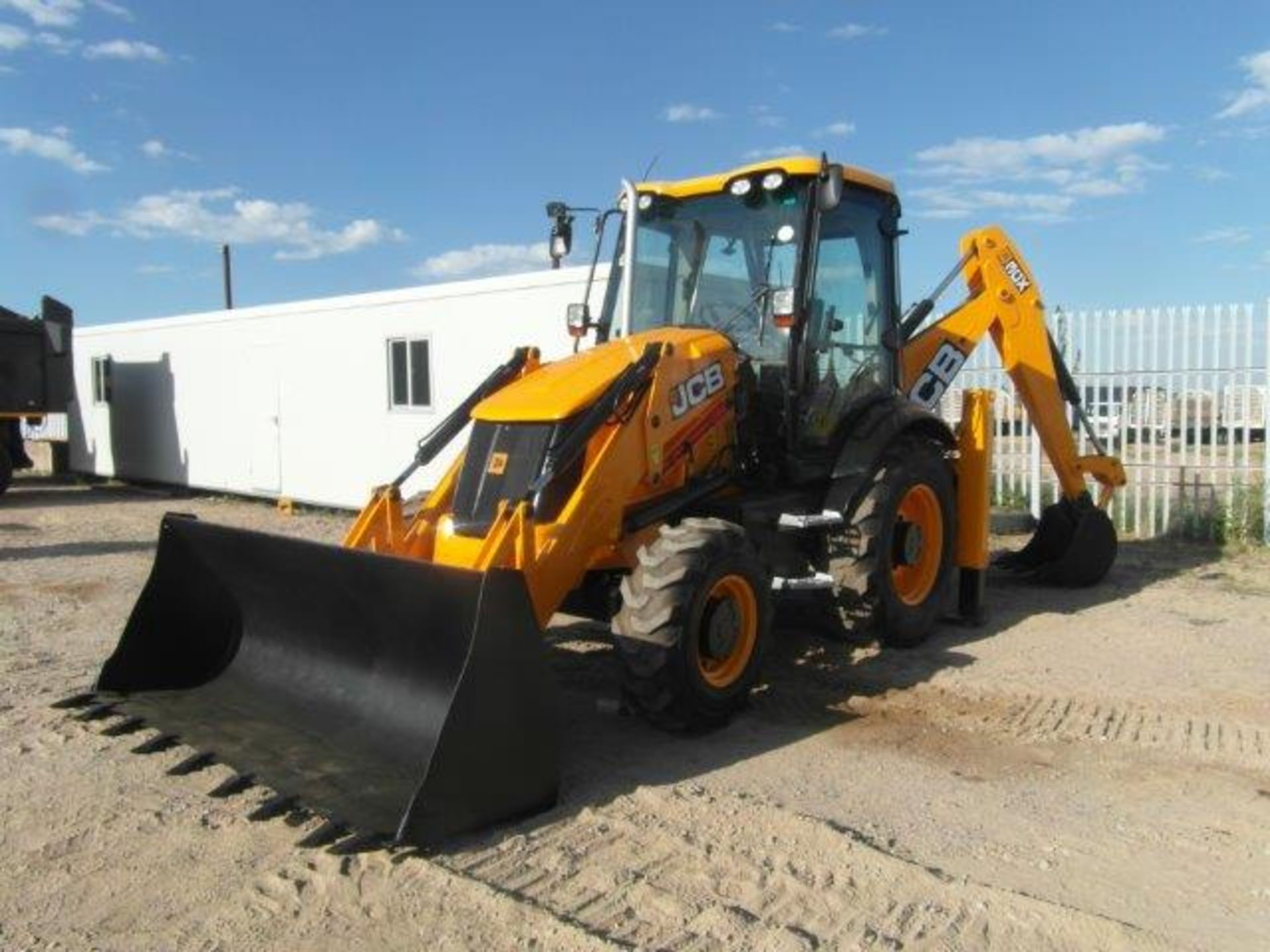 2010 NX17733 JCB 3CX4 4 x 4 TLB (Vin No:JCB3CX04C02001467)(7376 hrs )