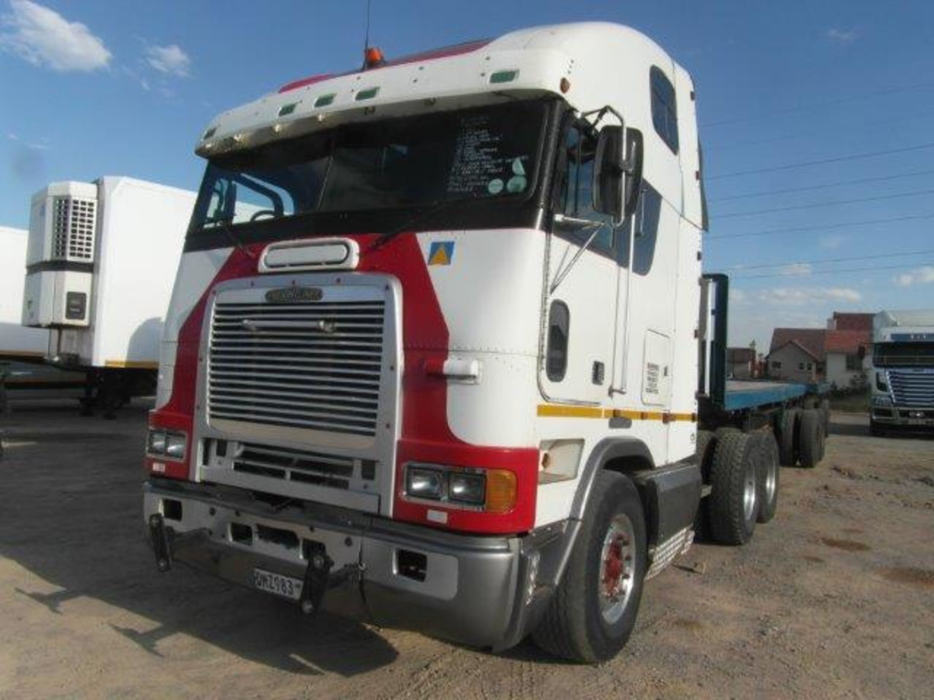 1996 DMZ983GP Freightliner B090BU 6 x 4 Mechanical Horse (Vin No: 1FUYBDYB5TL810603 )(576285 kms )( - Image 2 of 4